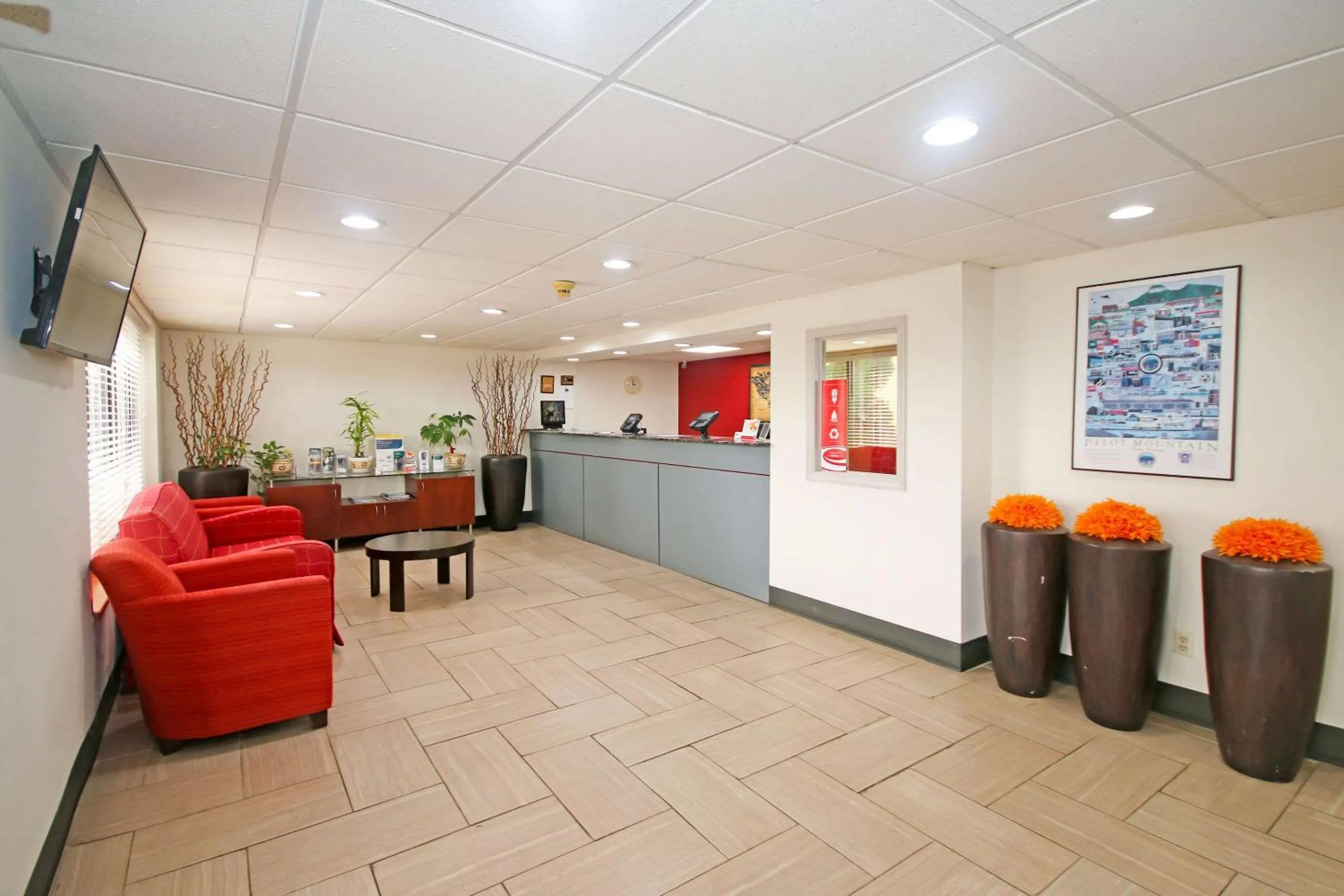 Lobby or reception in Econo Lodge Inn And Suites - Pilot Mountain