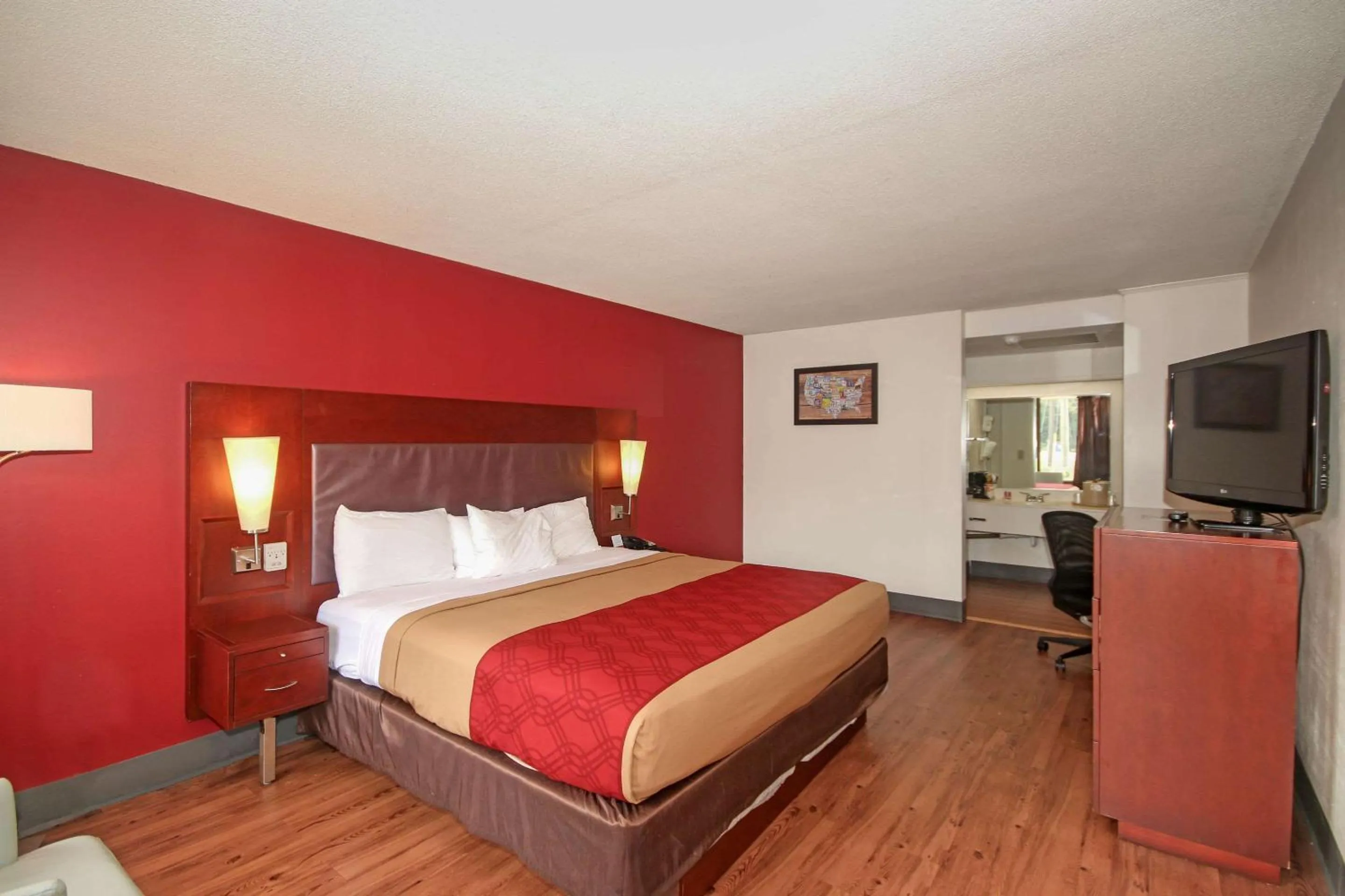 Photo of the whole room, Bed in Econo Lodge Inn And Suites - Pilot Mountain
