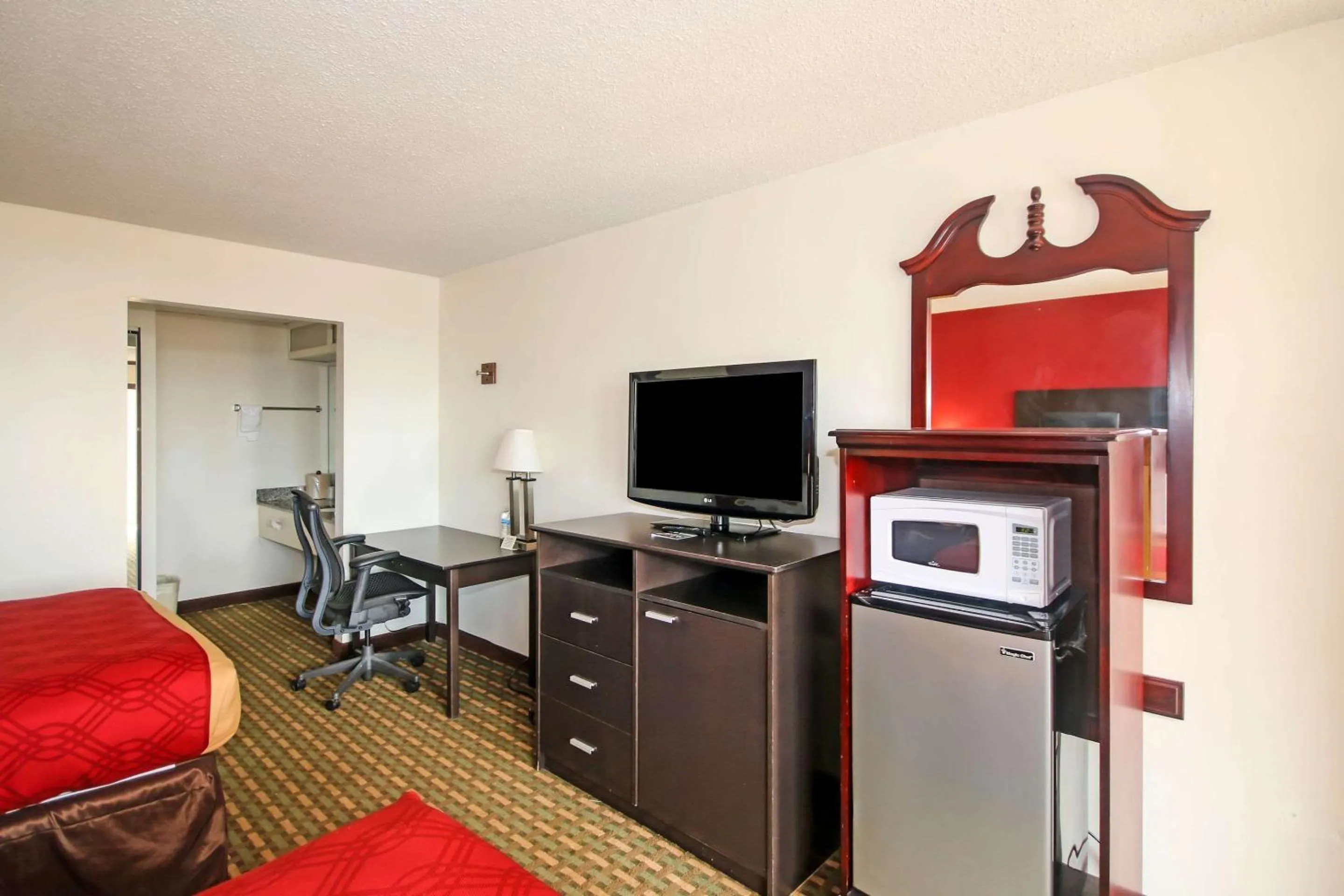 Photo of the whole room in Econo Lodge Inn And Suites - Pilot Mountain