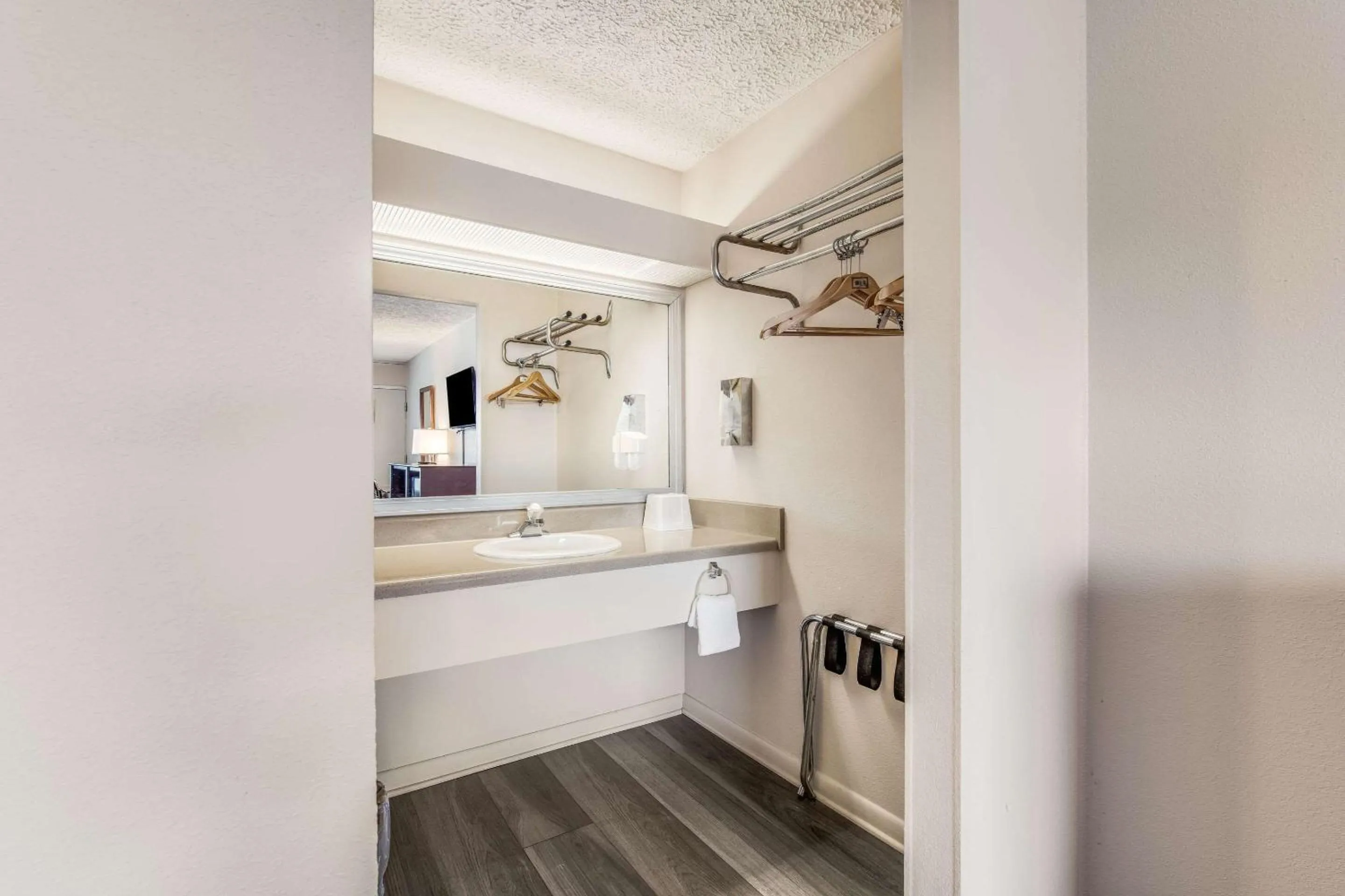 Bathroom in Econo Lodge Eden