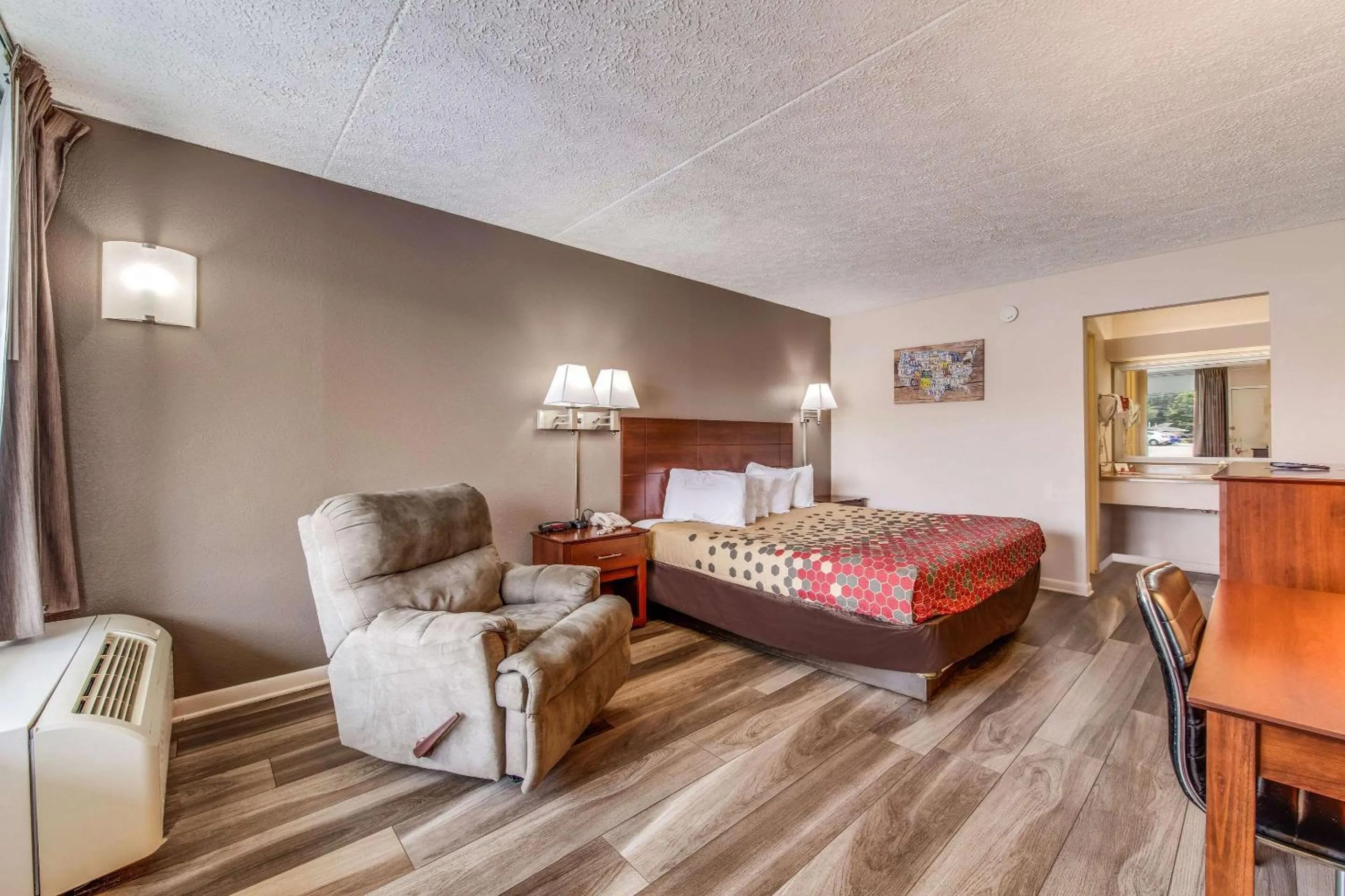 Photo of the whole room in Econo Lodge Eden