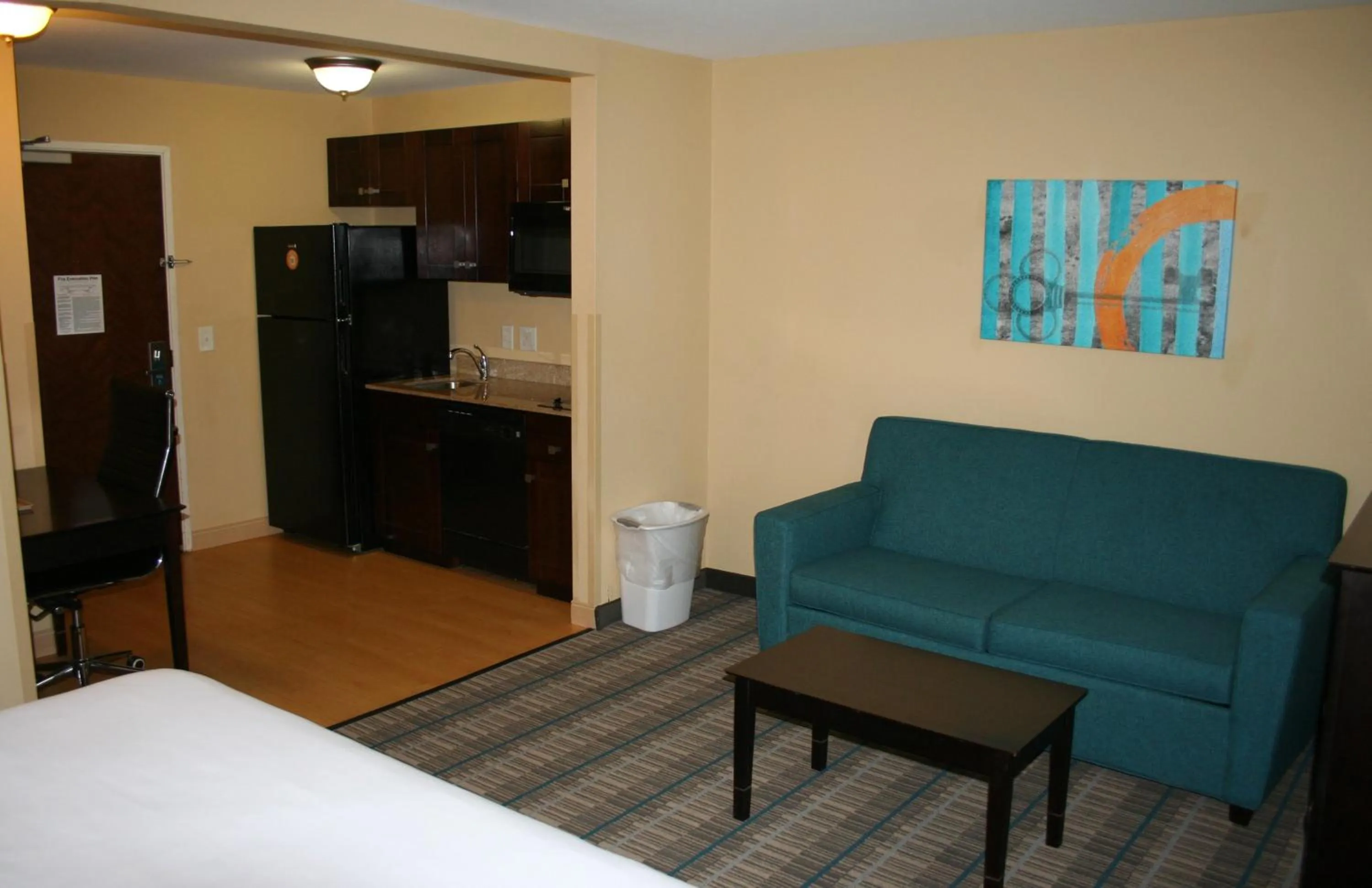 Kitchen or kitchenette in MainStay Suites Jacksonville near Camp Lejeune