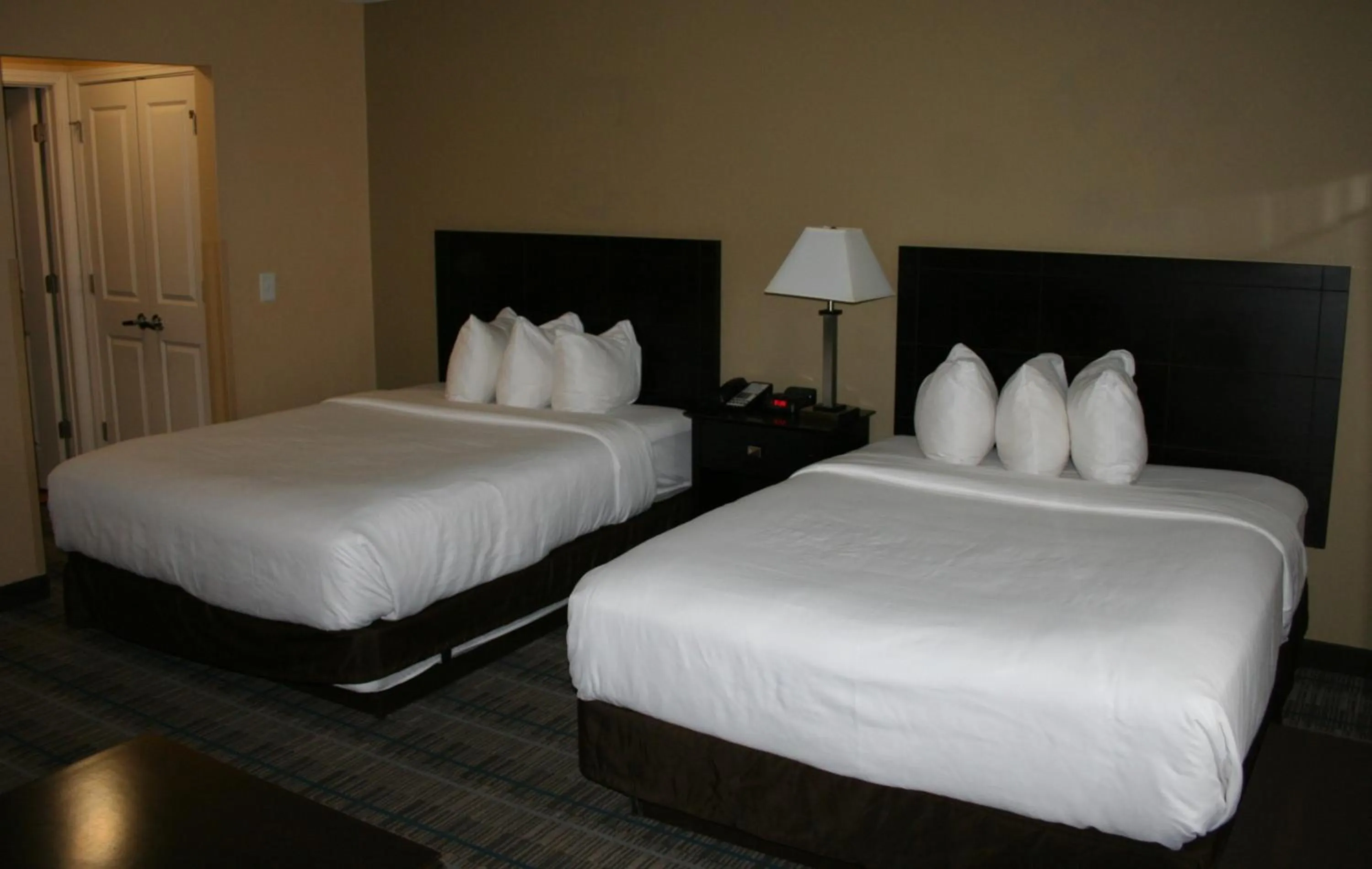 Bedroom, Bed in MainStay Suites Jacksonville near Camp Lejeune
