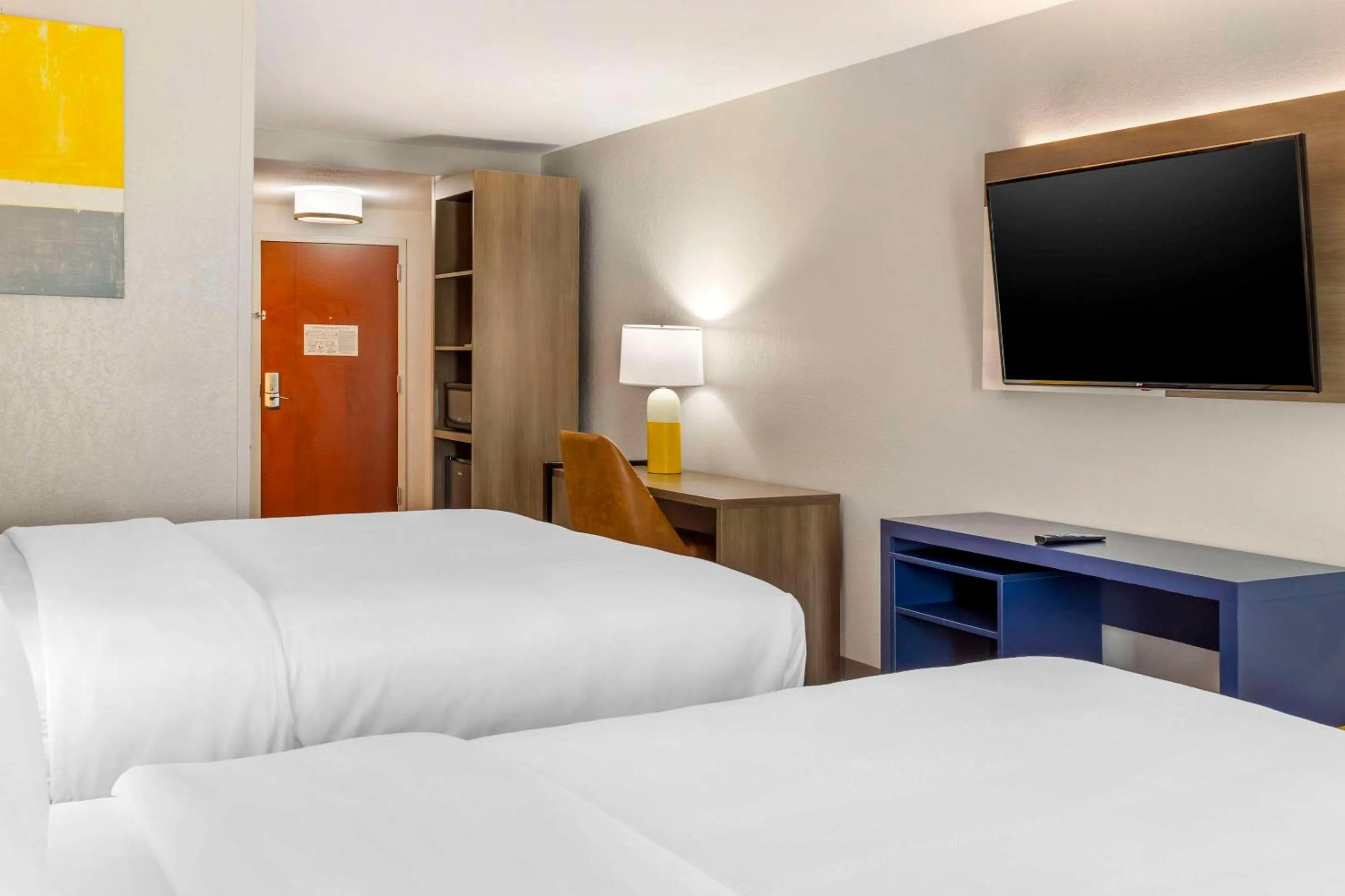 Bedroom, Bed in Comfort Suites Whitsett - Greensboro East