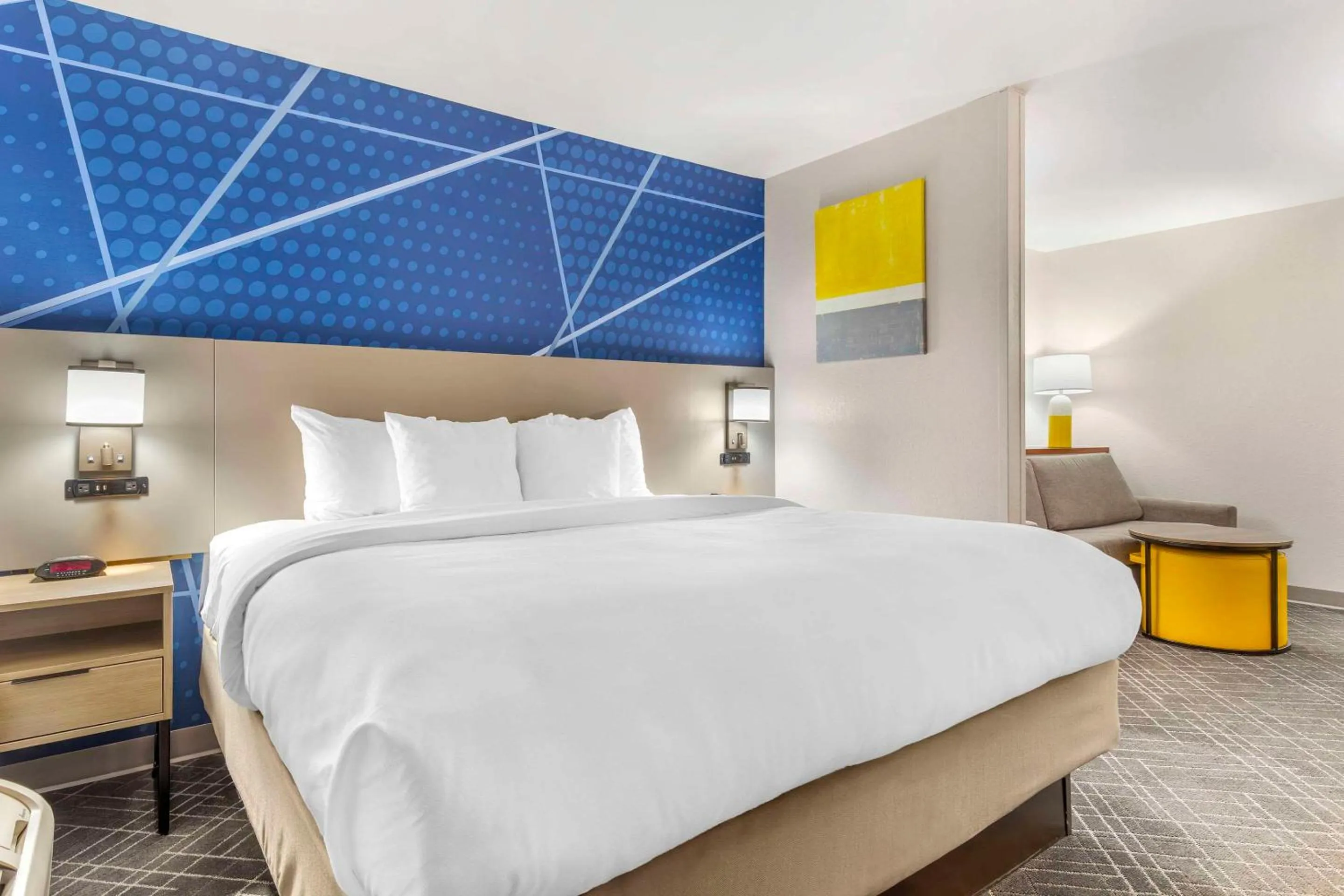 Bedroom, Bed in Comfort Suites Whitsett - Greensboro East