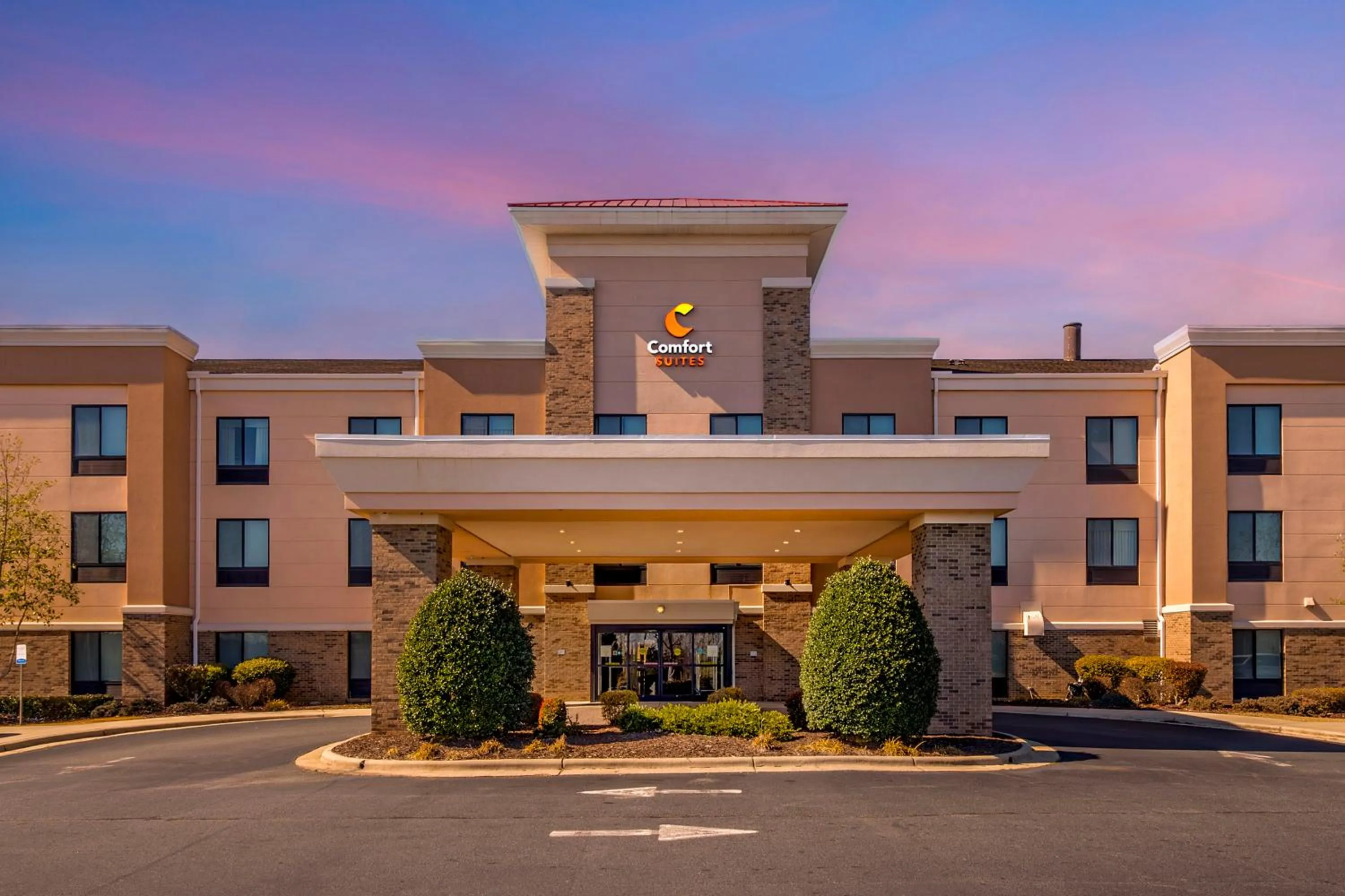 Facade/entrance in Comfort Suites Whitsett - Greensboro East