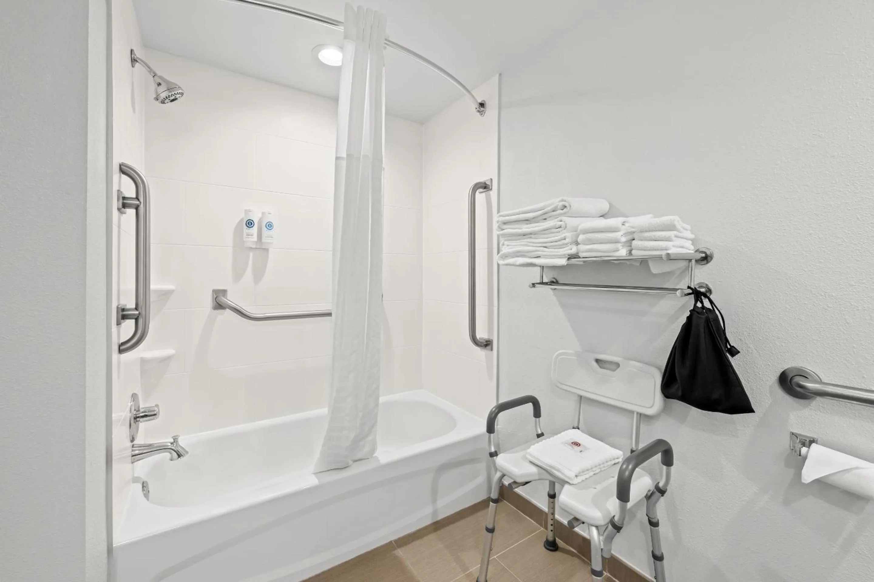 Shower in Comfort Inn & Suites Oxford South