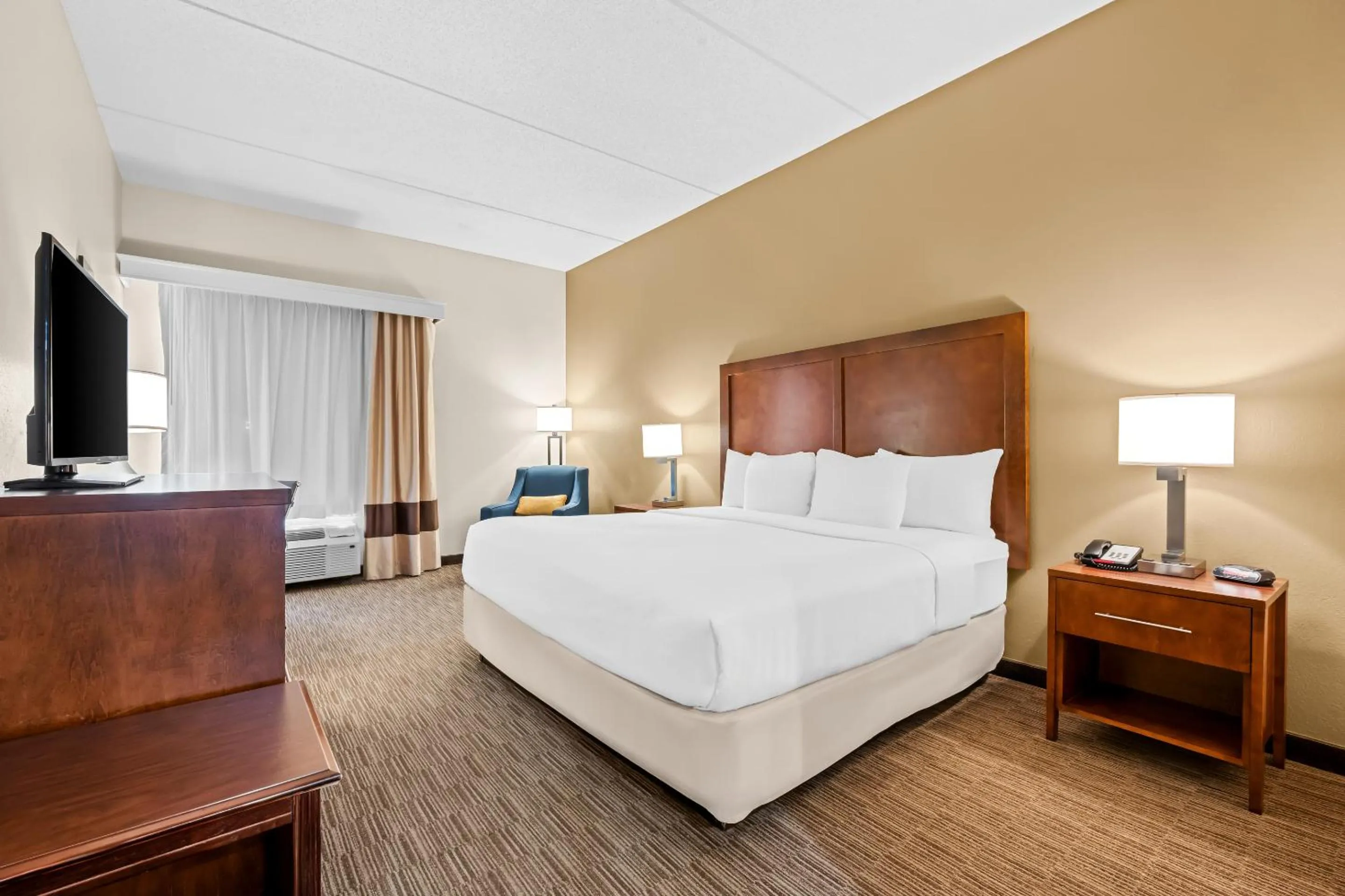 Bed in Comfort Inn & Suites Oxford South