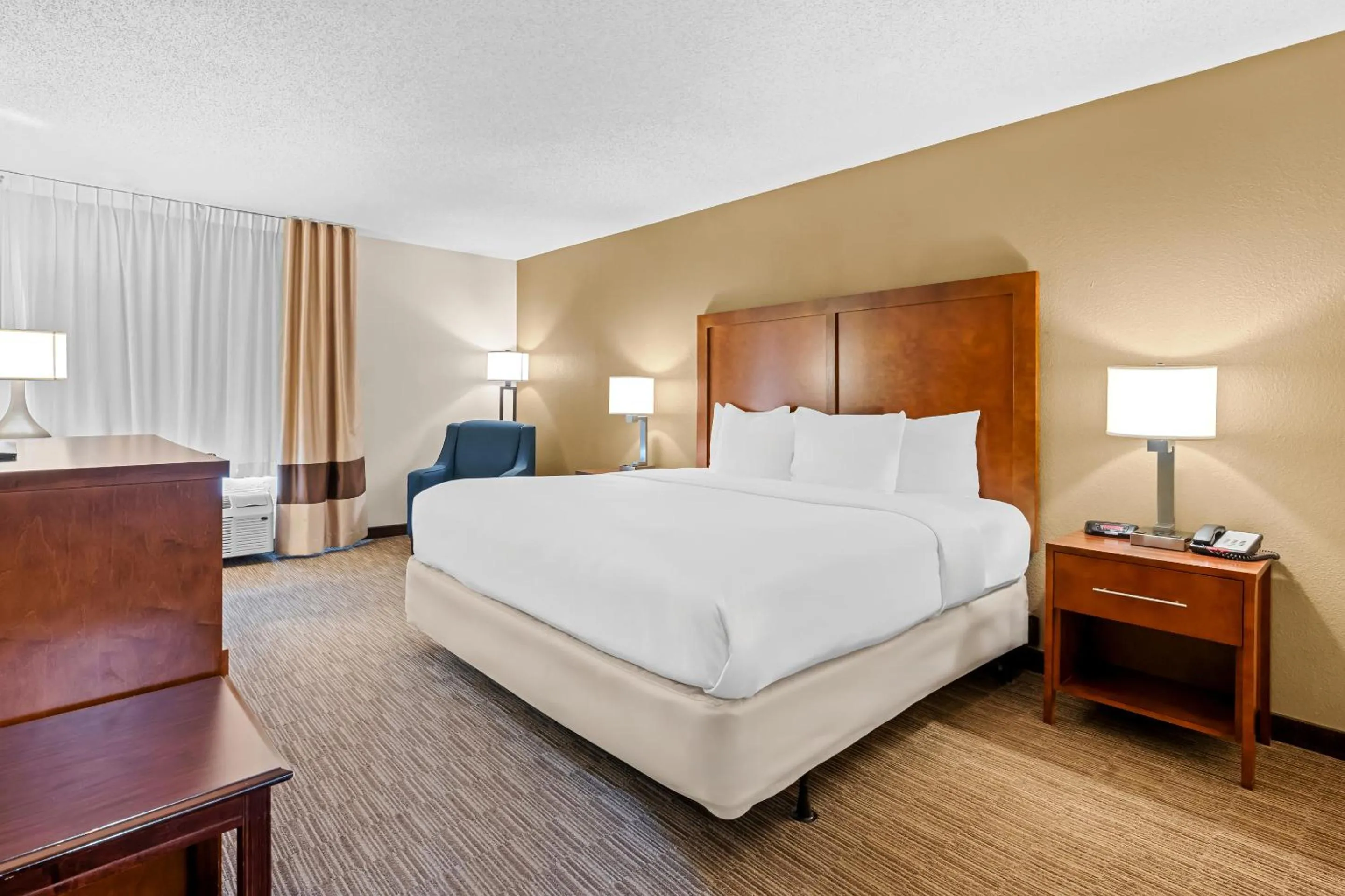 Bed in Comfort Inn & Suites Oxford South