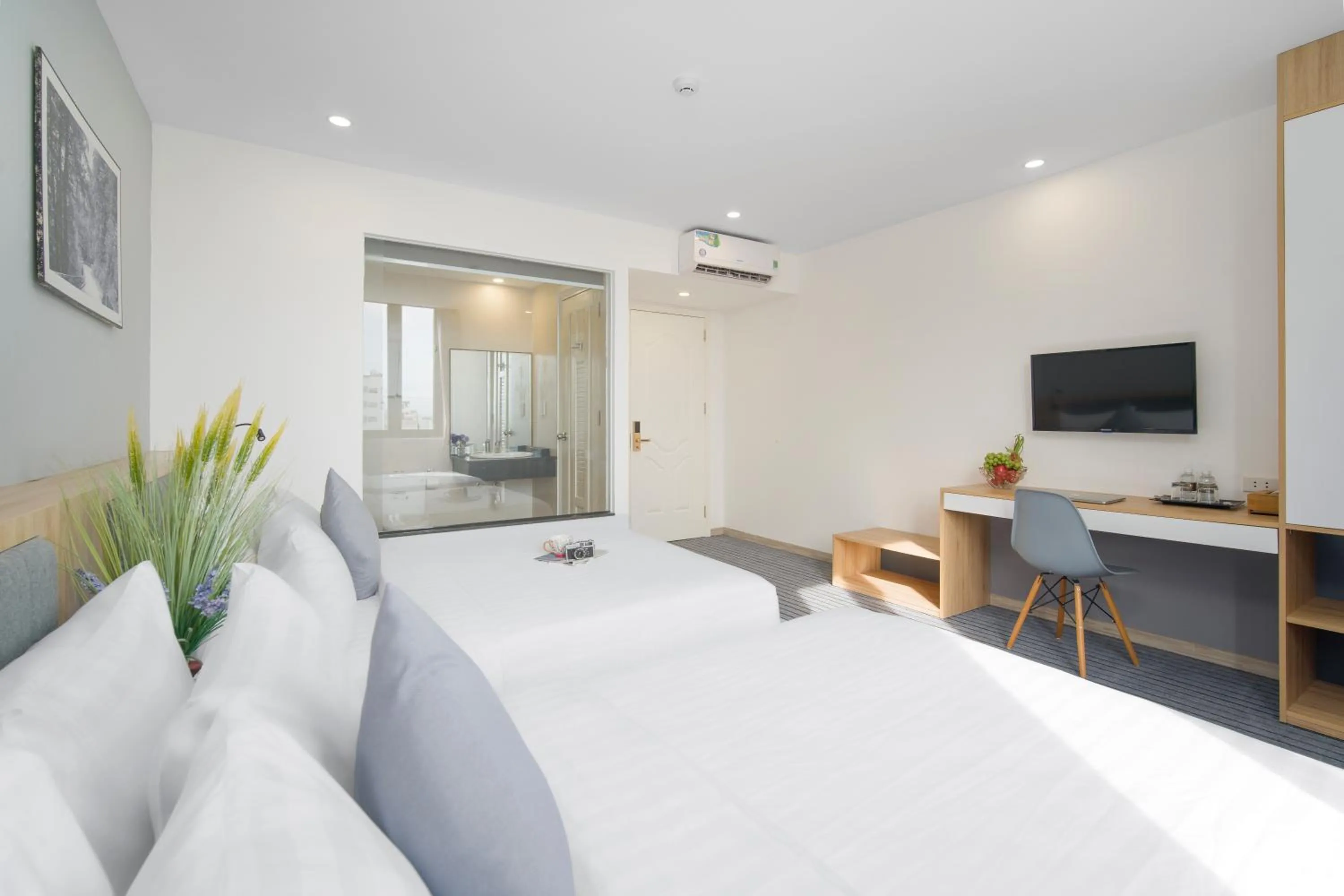 Communal lounge/ TV room, Bed in Davue Hotel by THG