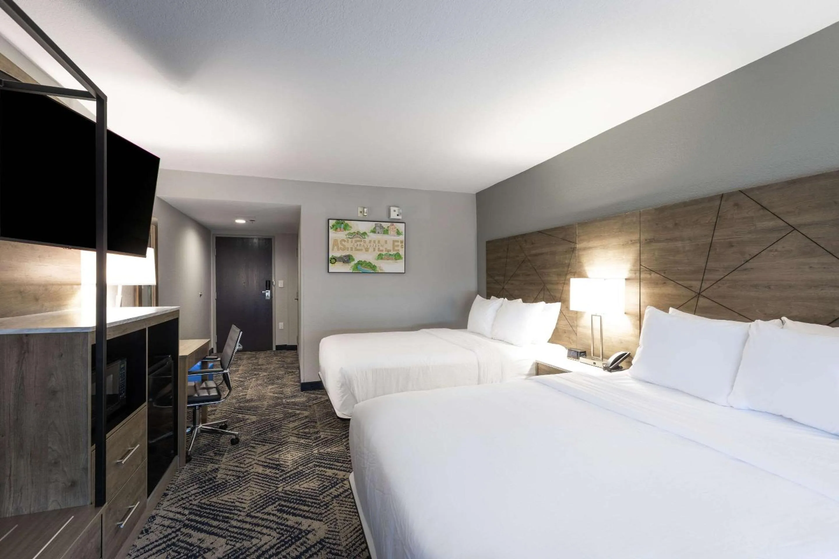 Bedroom, Bed in Rodeway Inn & Suites near Outlet Mall - Asheville