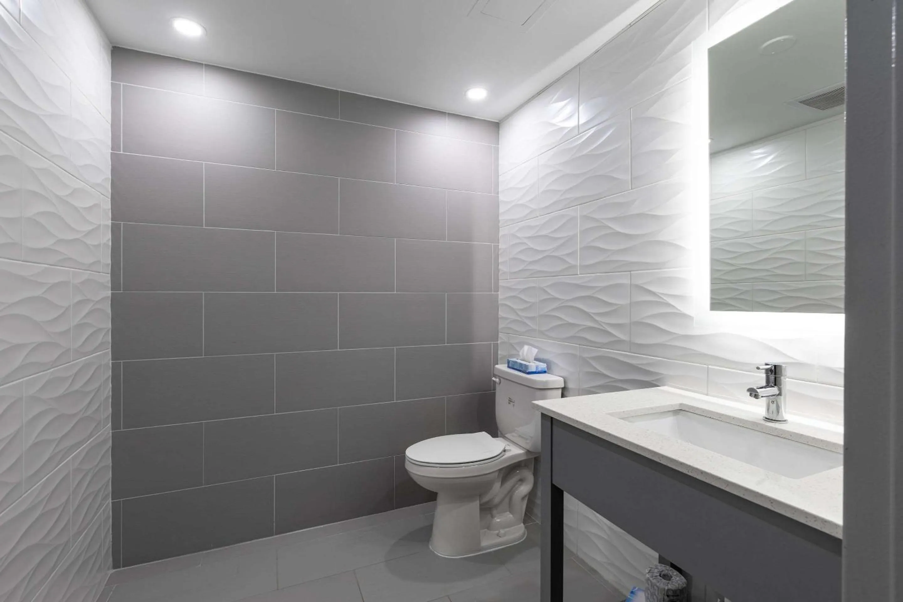 Lobby or reception in Rodeway Inn & Suites near Outlet Mall - Asheville