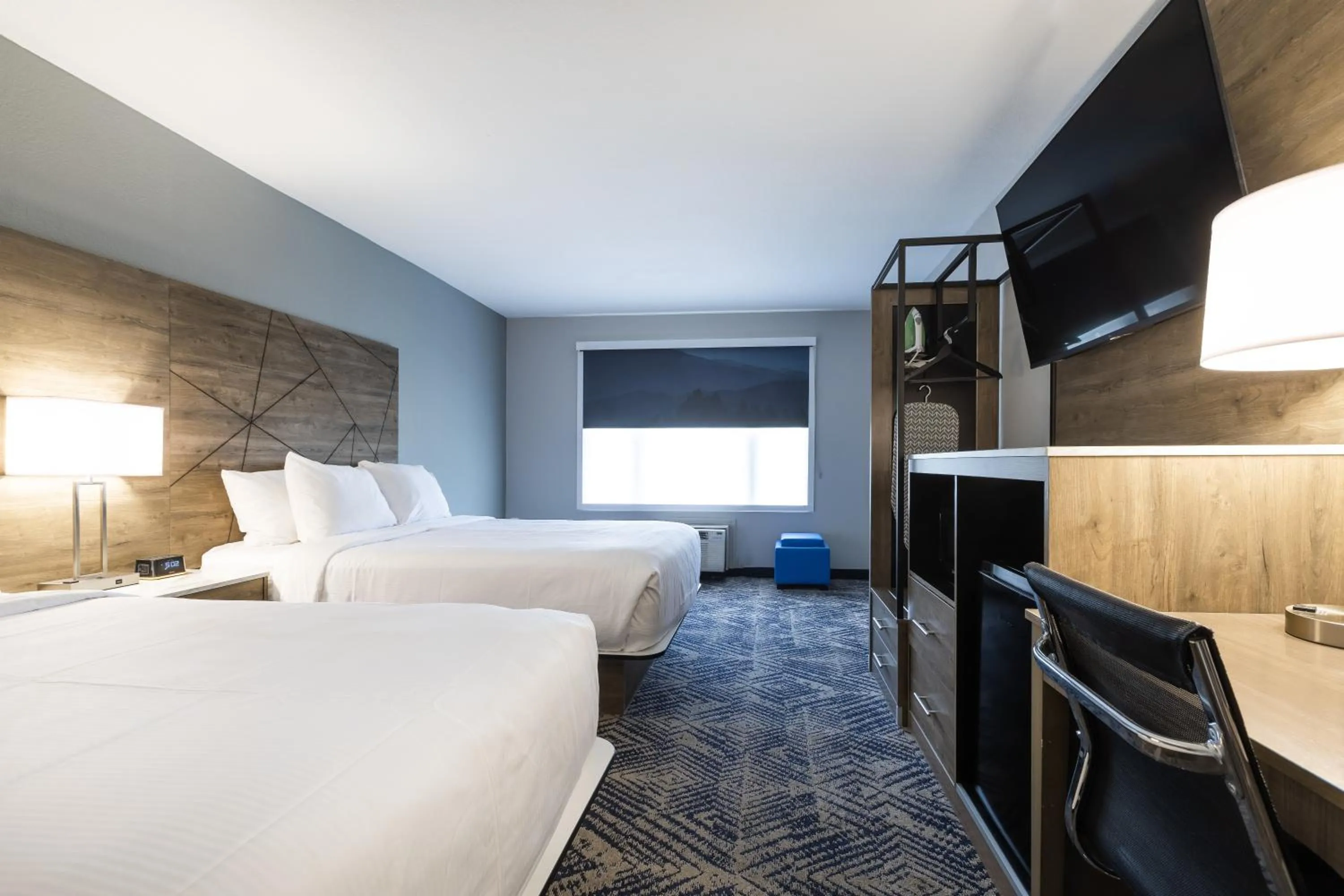 Bedroom, Bed in Rodeway Inn & Suites near Outlet Mall - Asheville