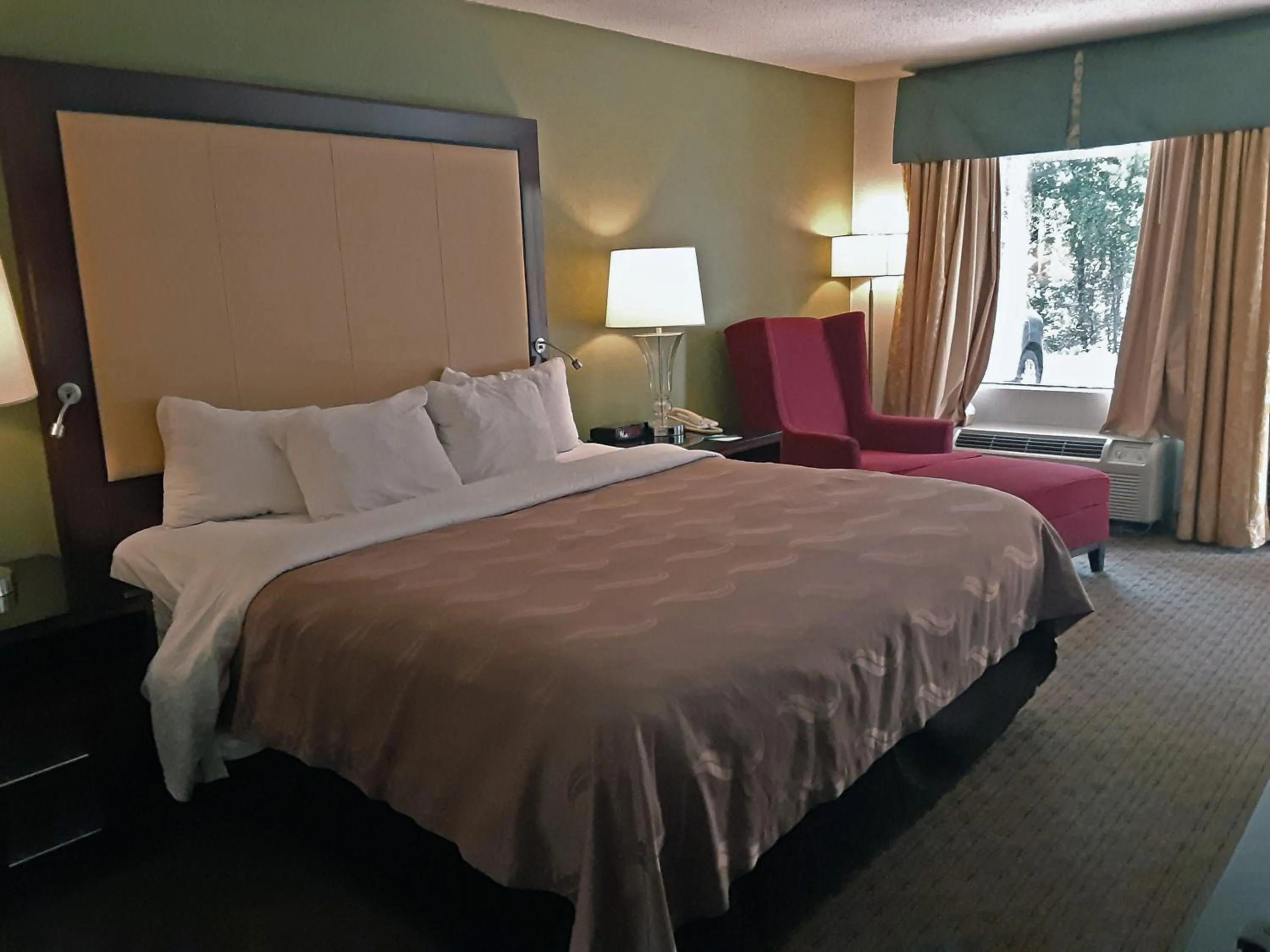 Bed in Quality Inn Morganton