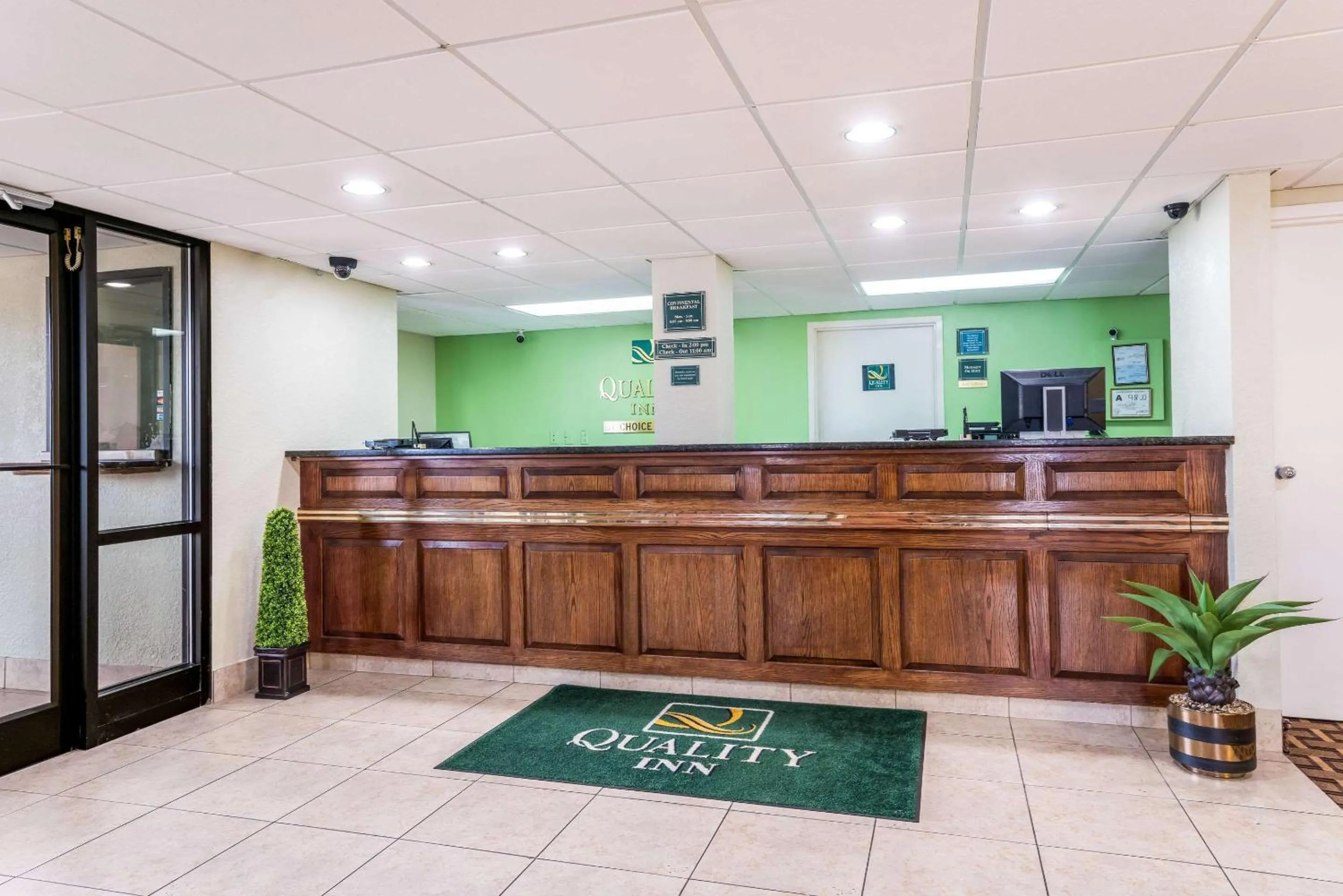 Lobby or reception in Quality Inn North