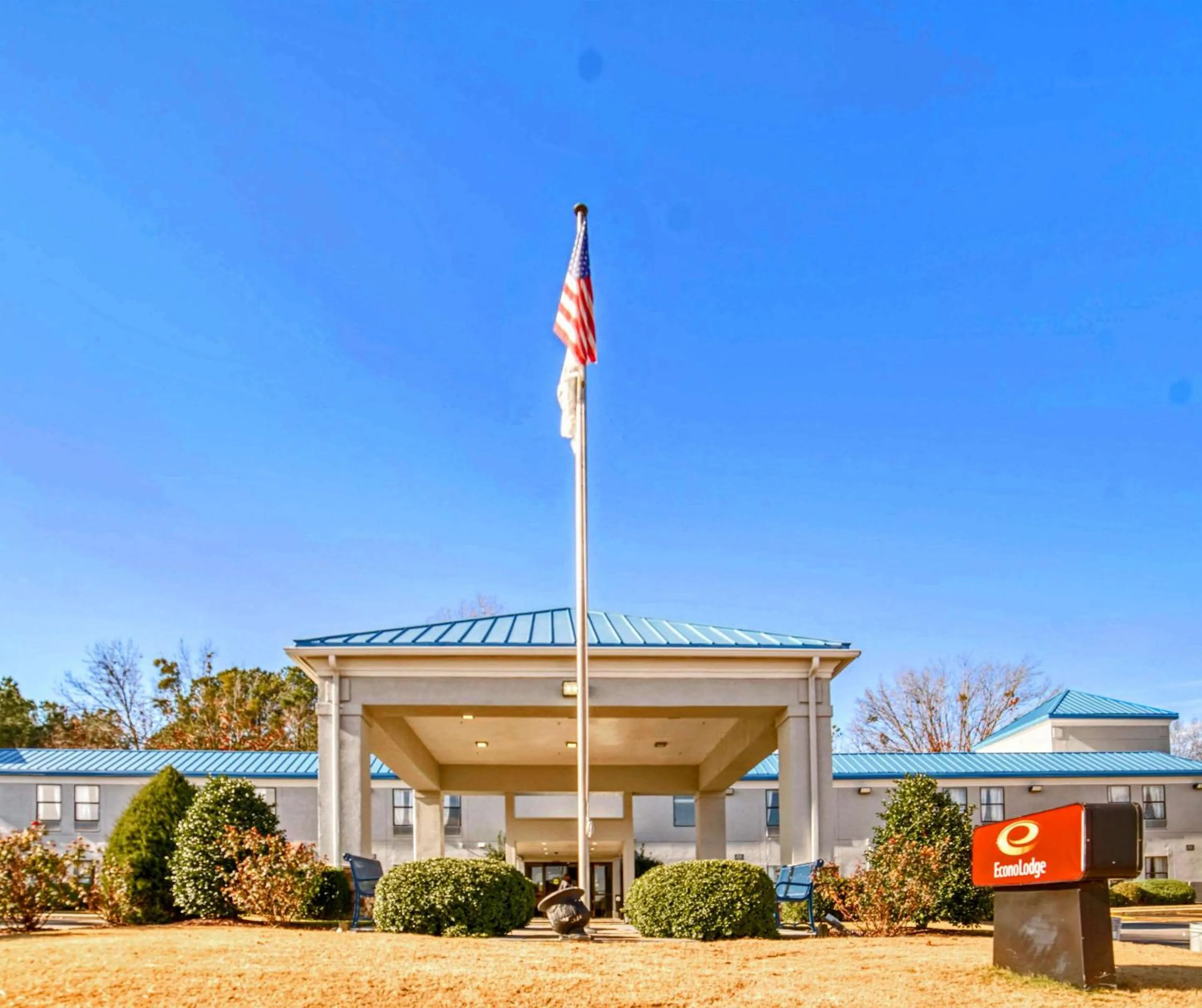 Property building in Econo Lodge Raleigh near Walnut Creek Amphitheatre