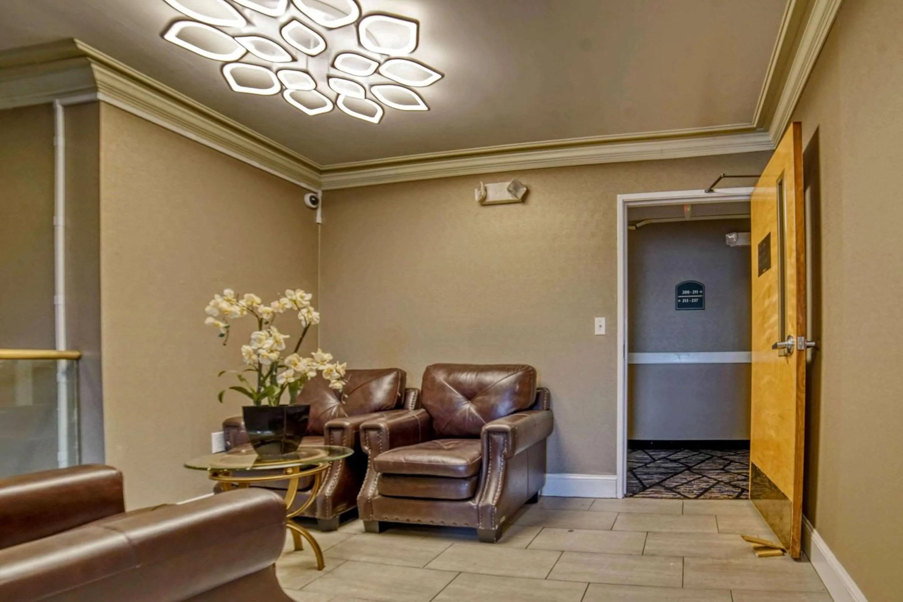 Lobby or reception in Econo Lodge Raleigh near Walnut Creek Amphitheatre