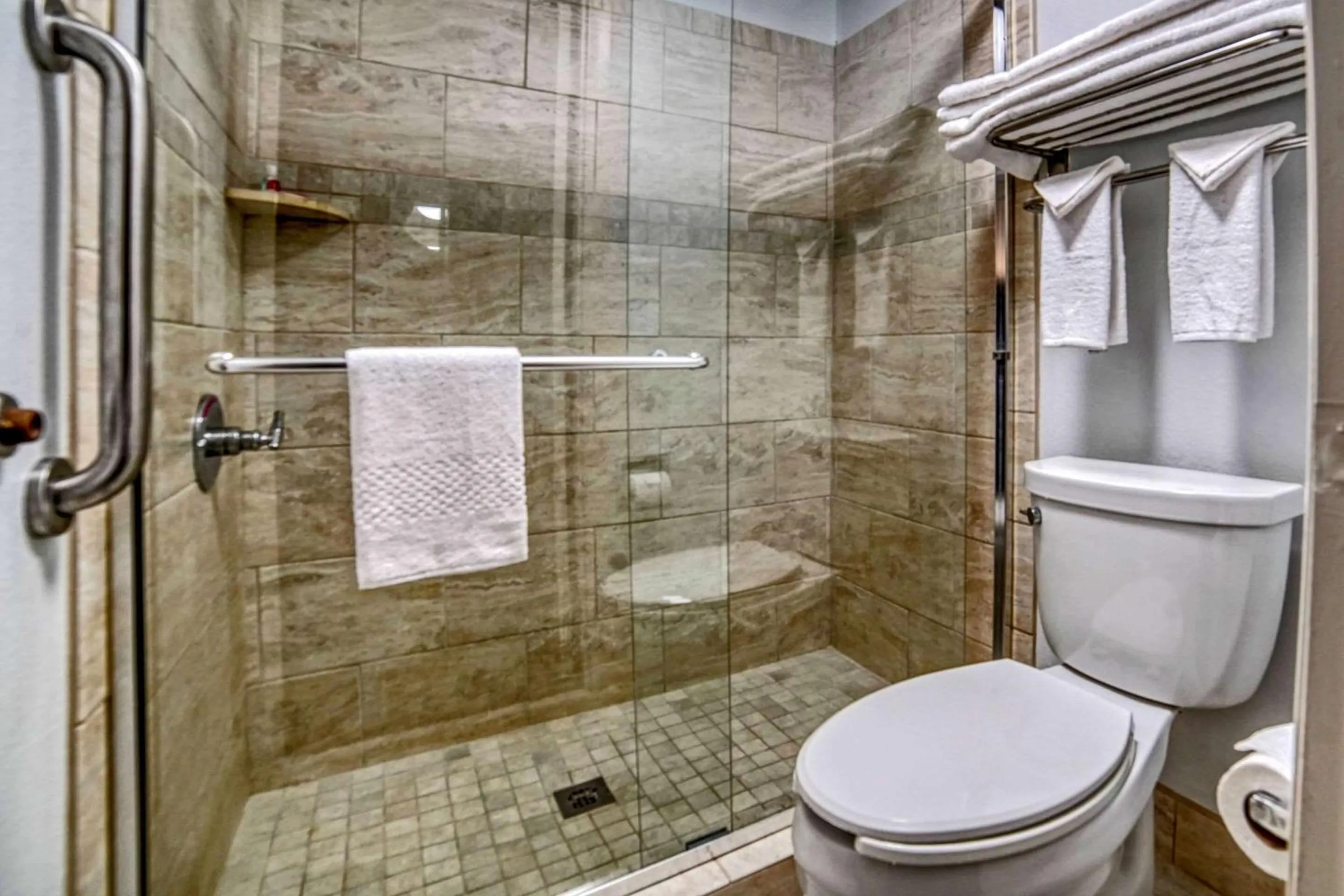 Bedroom in Econo Lodge Raleigh near Walnut Creek Amphitheatre