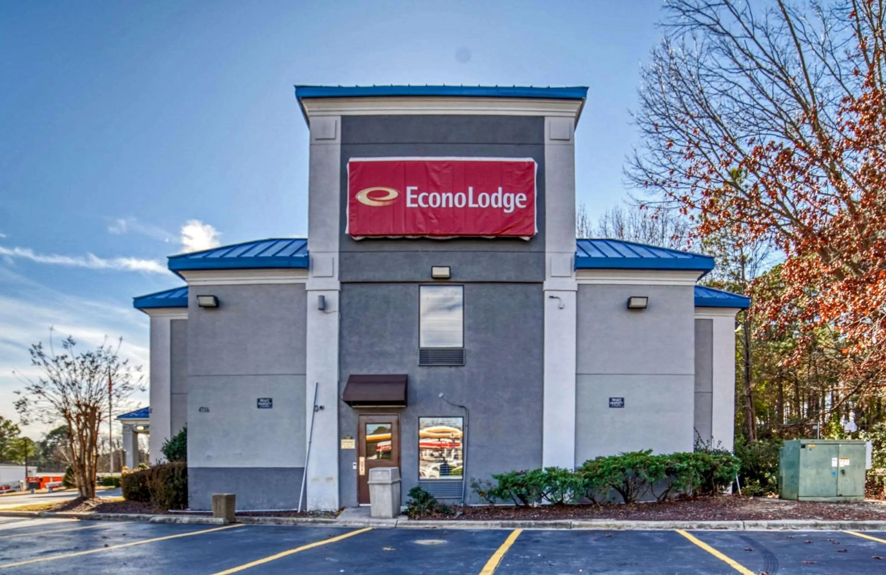 Property building in Econo Lodge Raleigh near Walnut Creek Amphitheatre