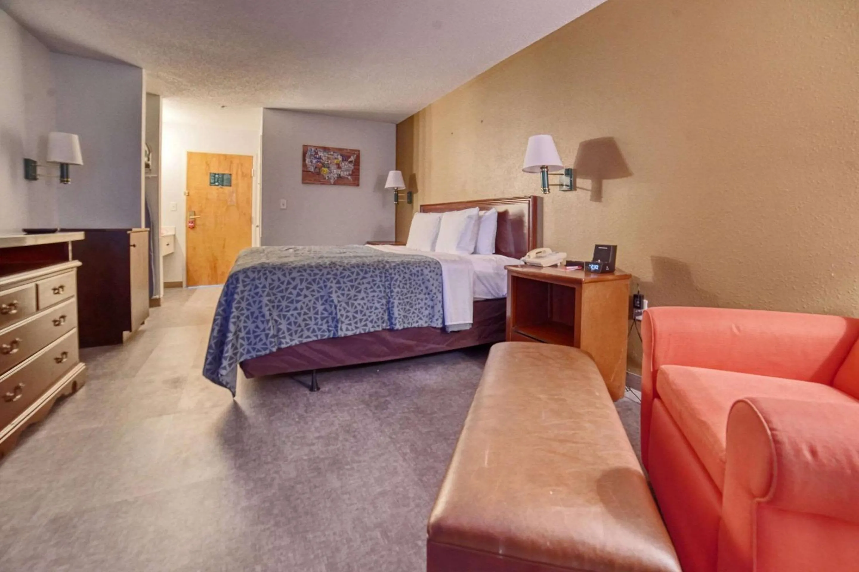 Bedroom, Bed in Econo Lodge Raleigh near Walnut Creek Amphitheatre
