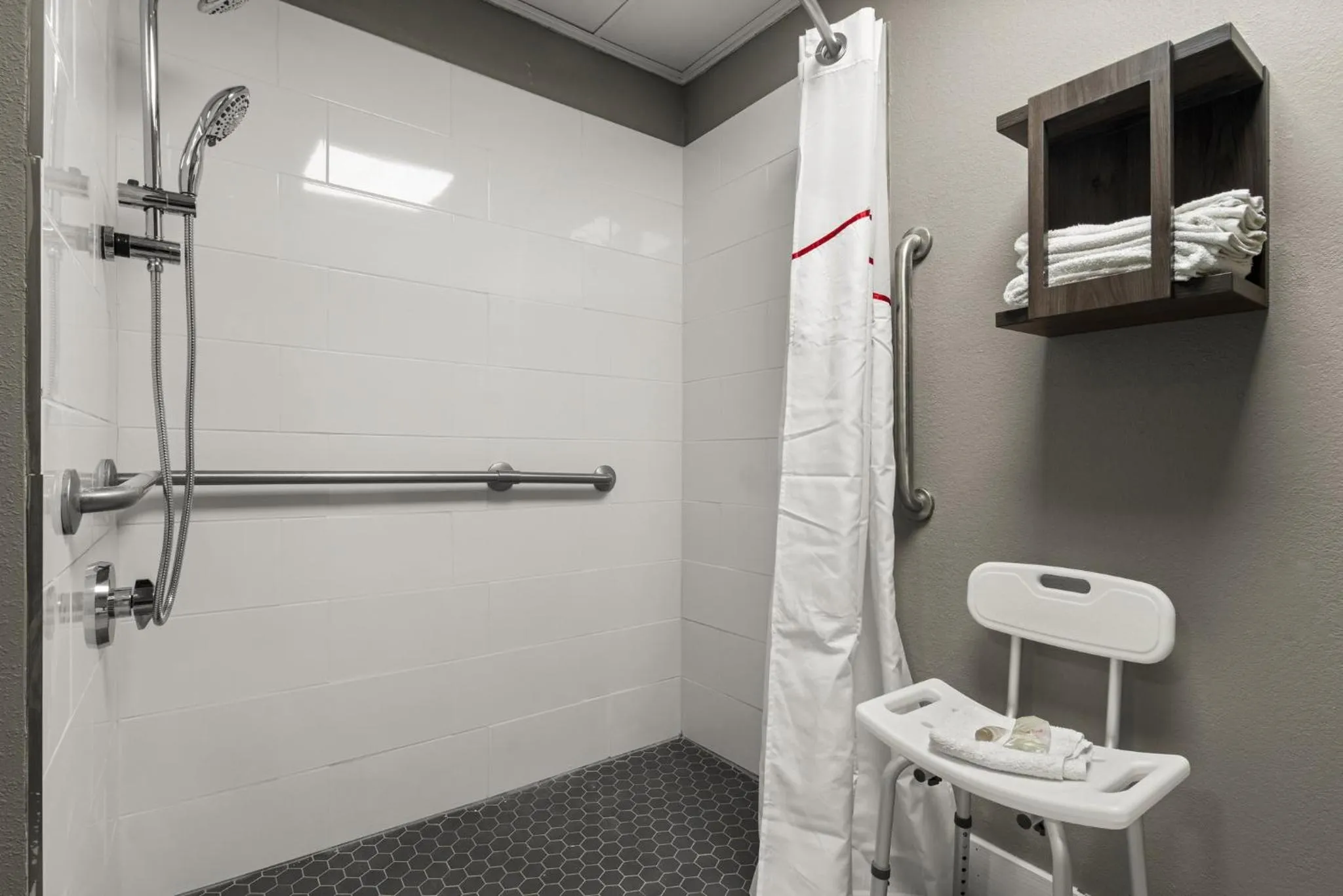 Bathroom in Red Roof Inn Washington, NC