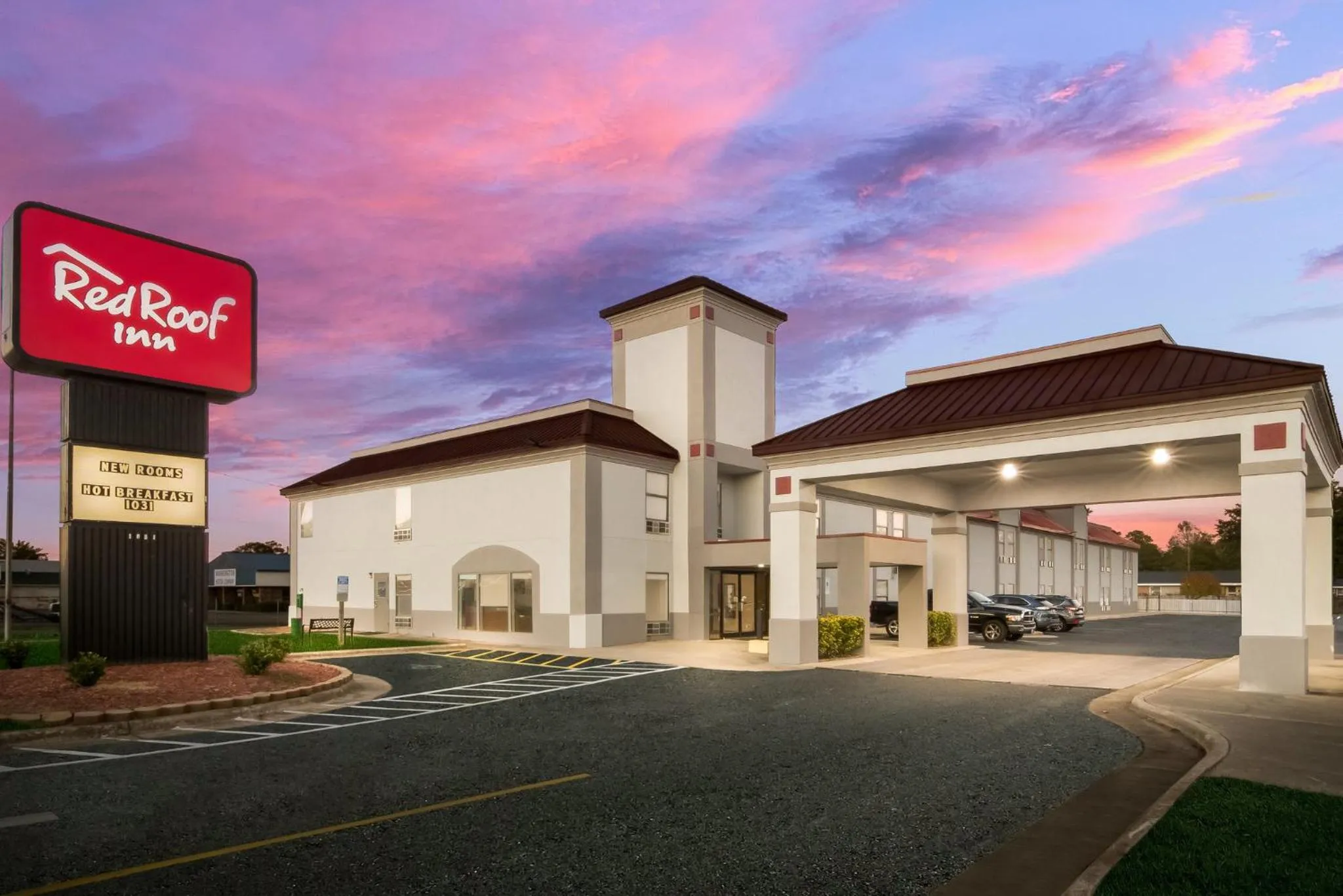 Property building in Red Roof Inn Washington, NC