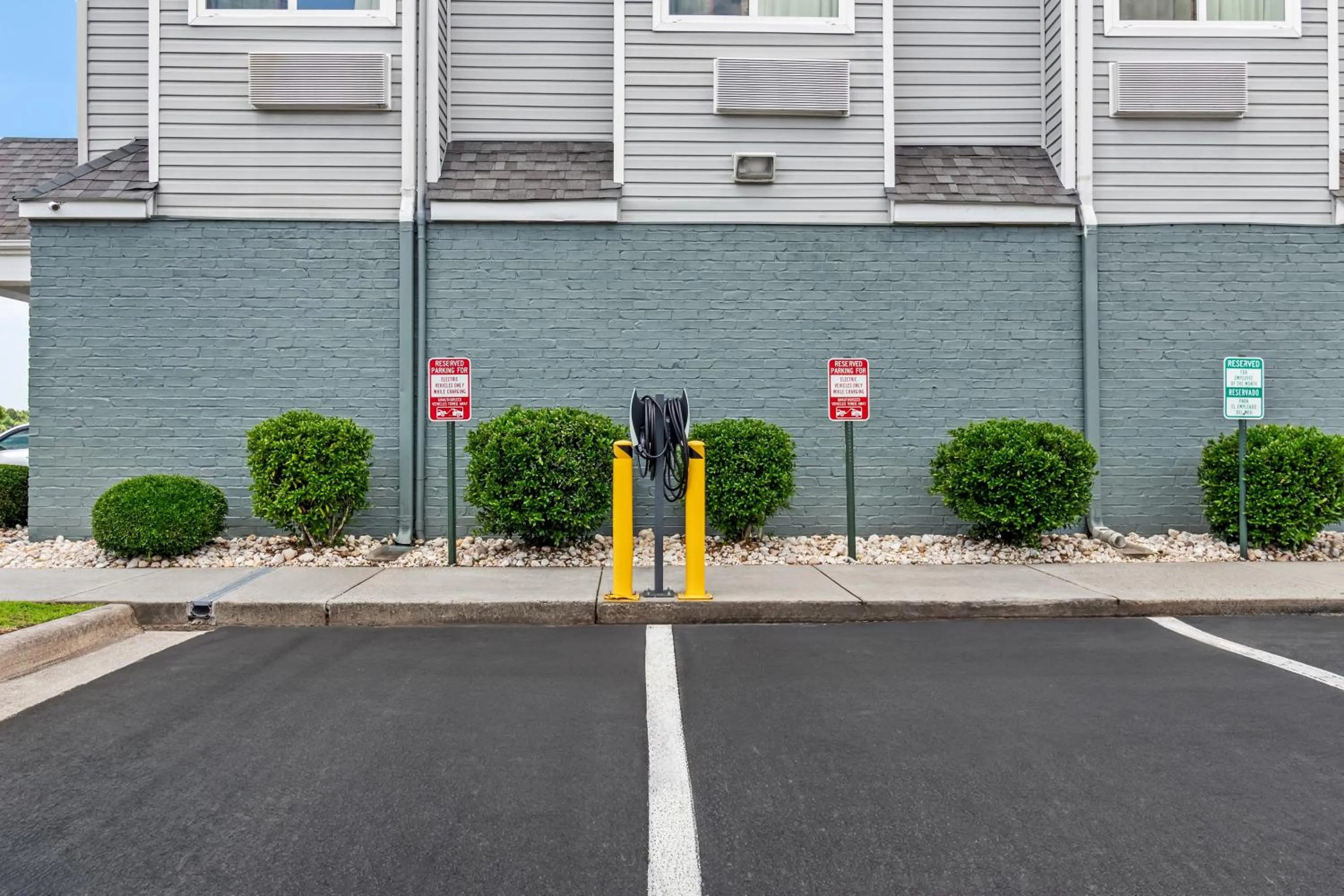 Parking in Quality Inn Shallotte near Ocean Isle Beach