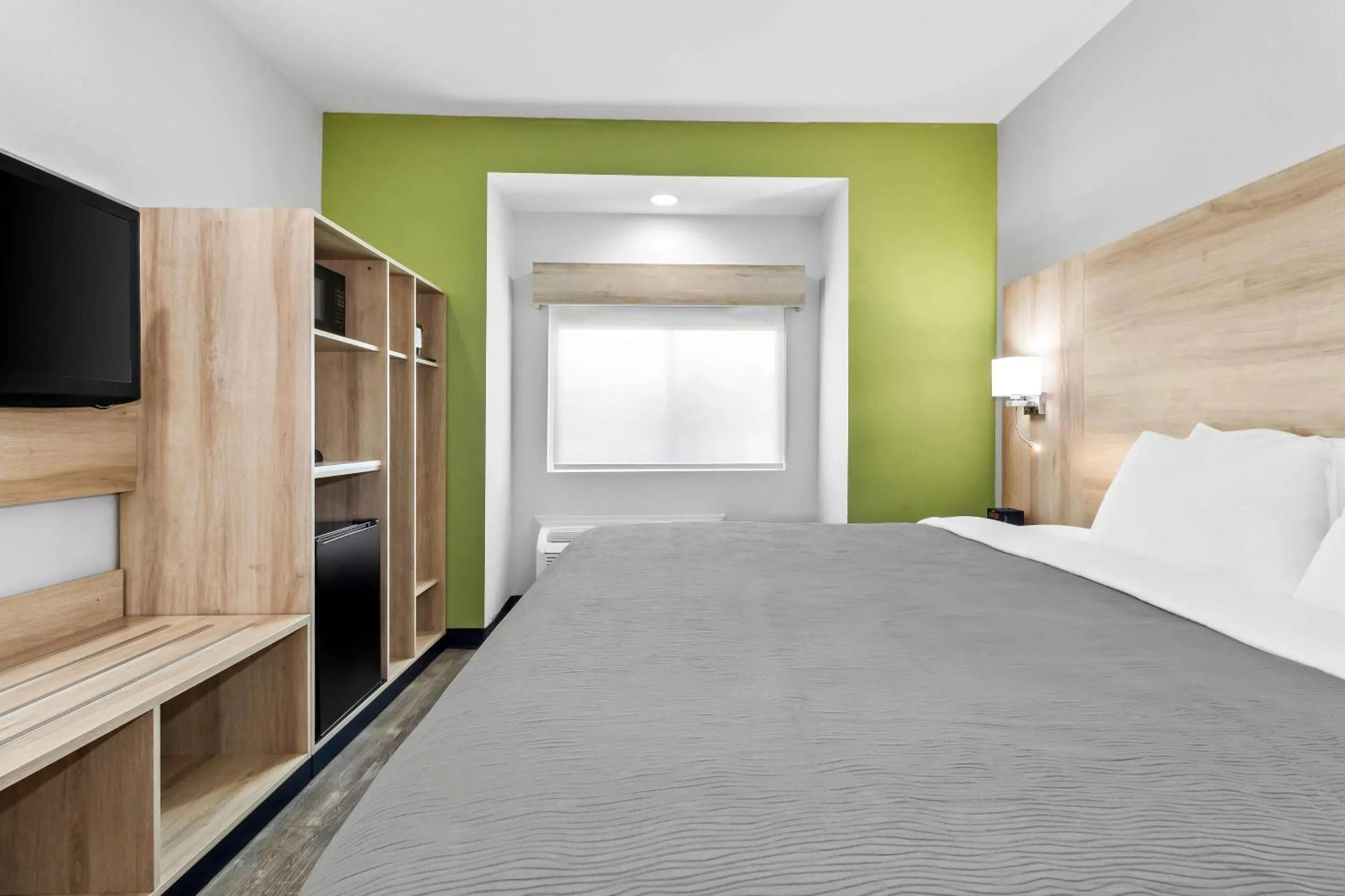 Bedroom, Bed in Quality Inn Shallotte near Ocean Isle Beach