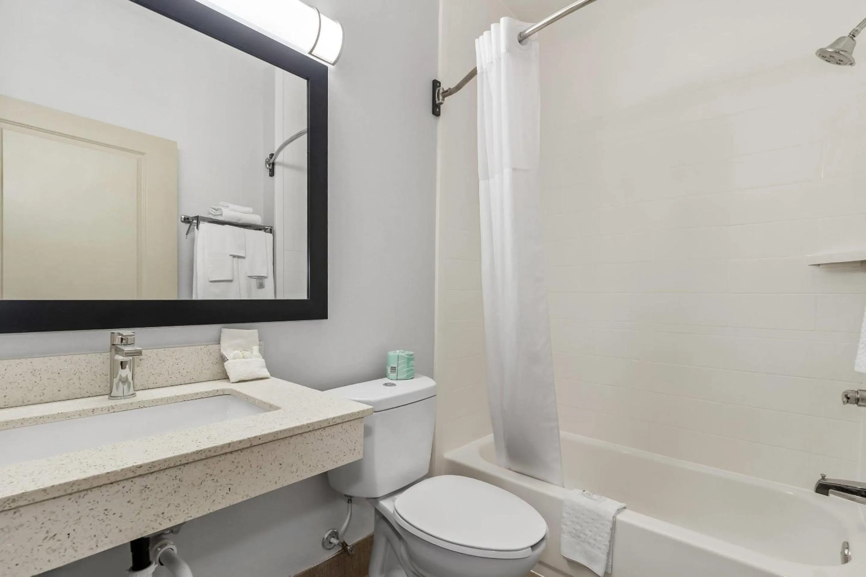 Bedroom in Quality Inn Shallotte near Ocean Isle Beach