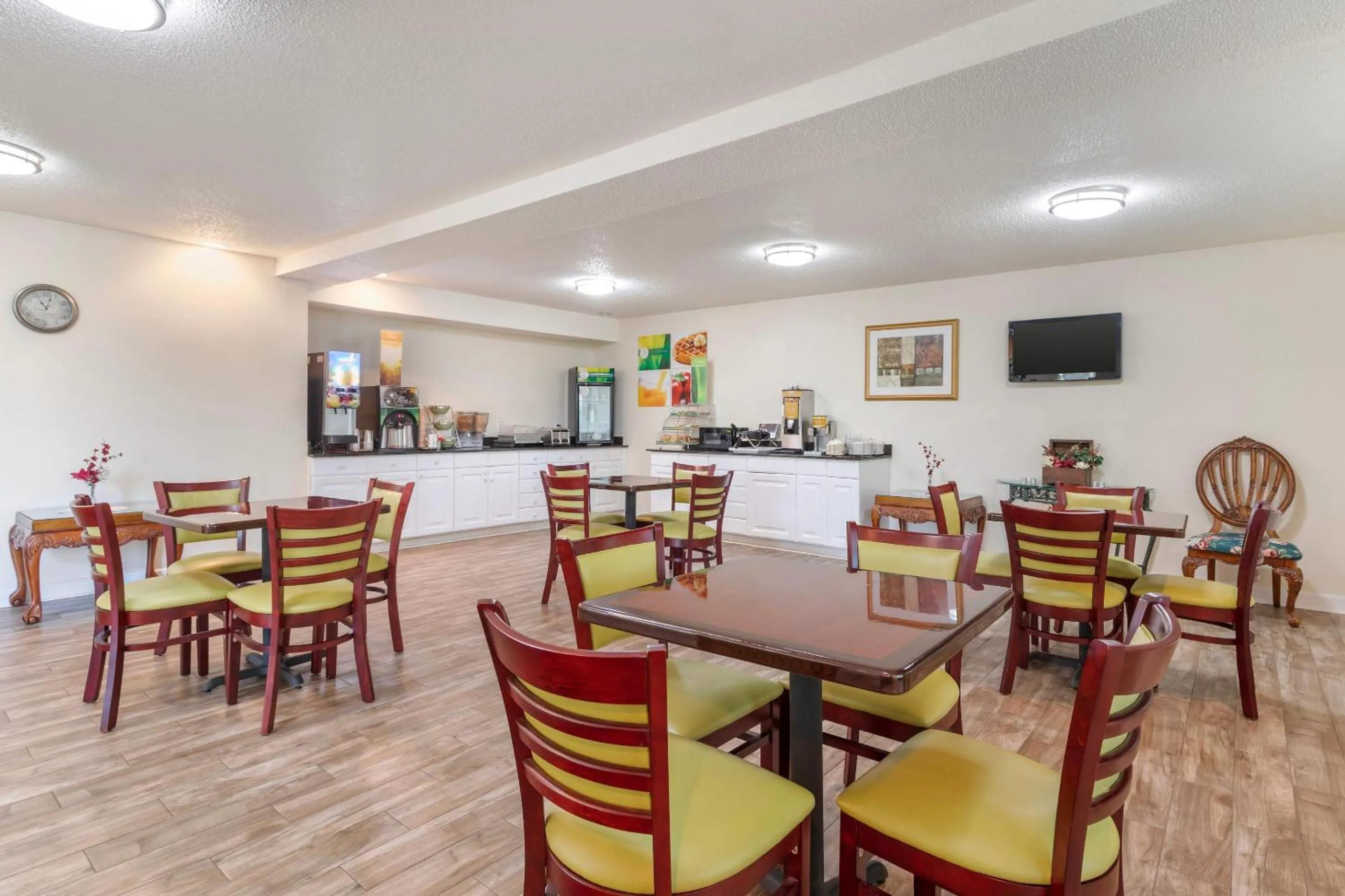 Breakfast in Quality Inn Andrews