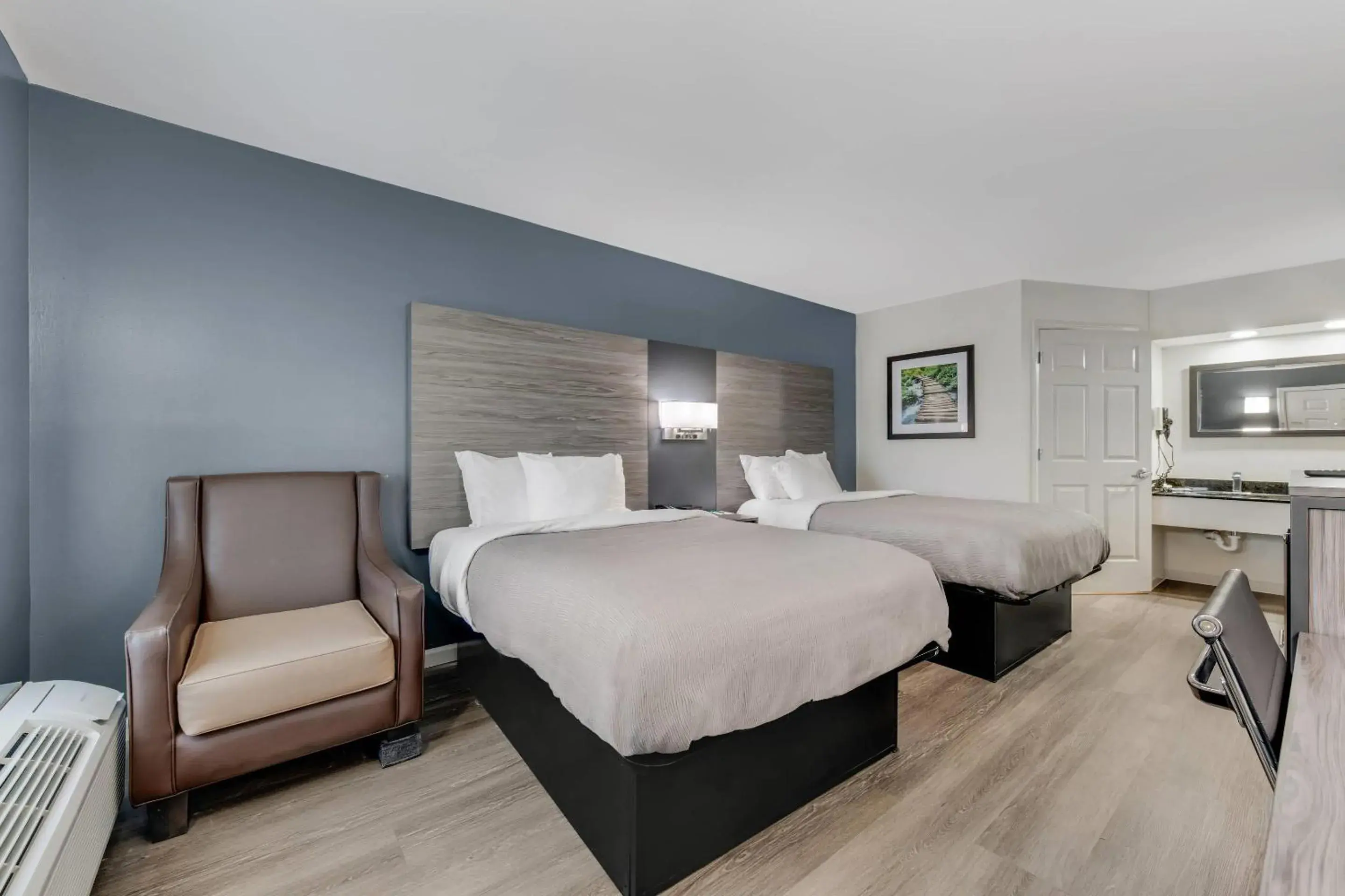 Double Room with Two Double Beds - Non-Smoking in Quality Inn Laurinburg Double Room with Two Double Beds - Non-Smoking in Quality Inn Laurinburg