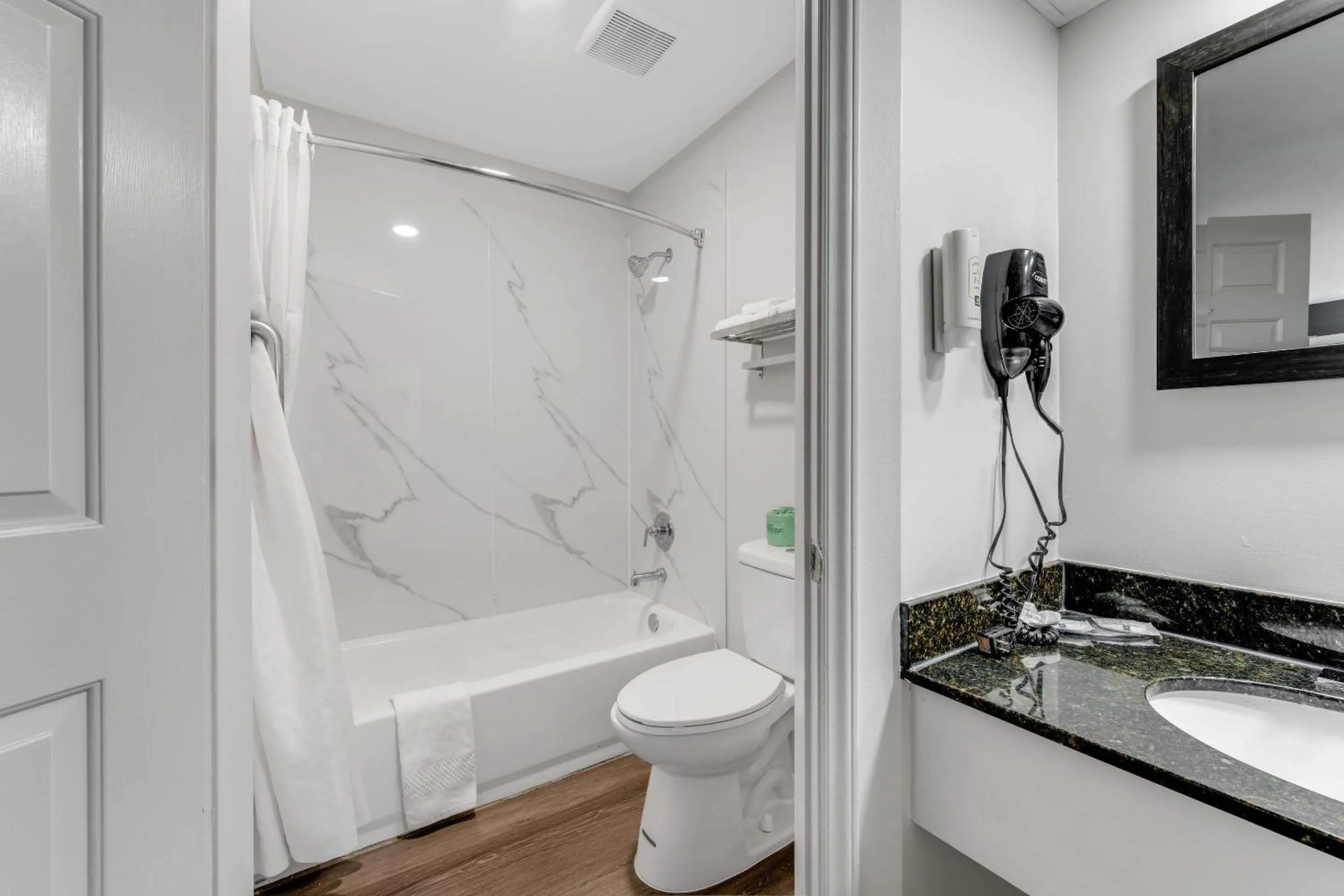 Bedroom in Quality Inn Laurinburg