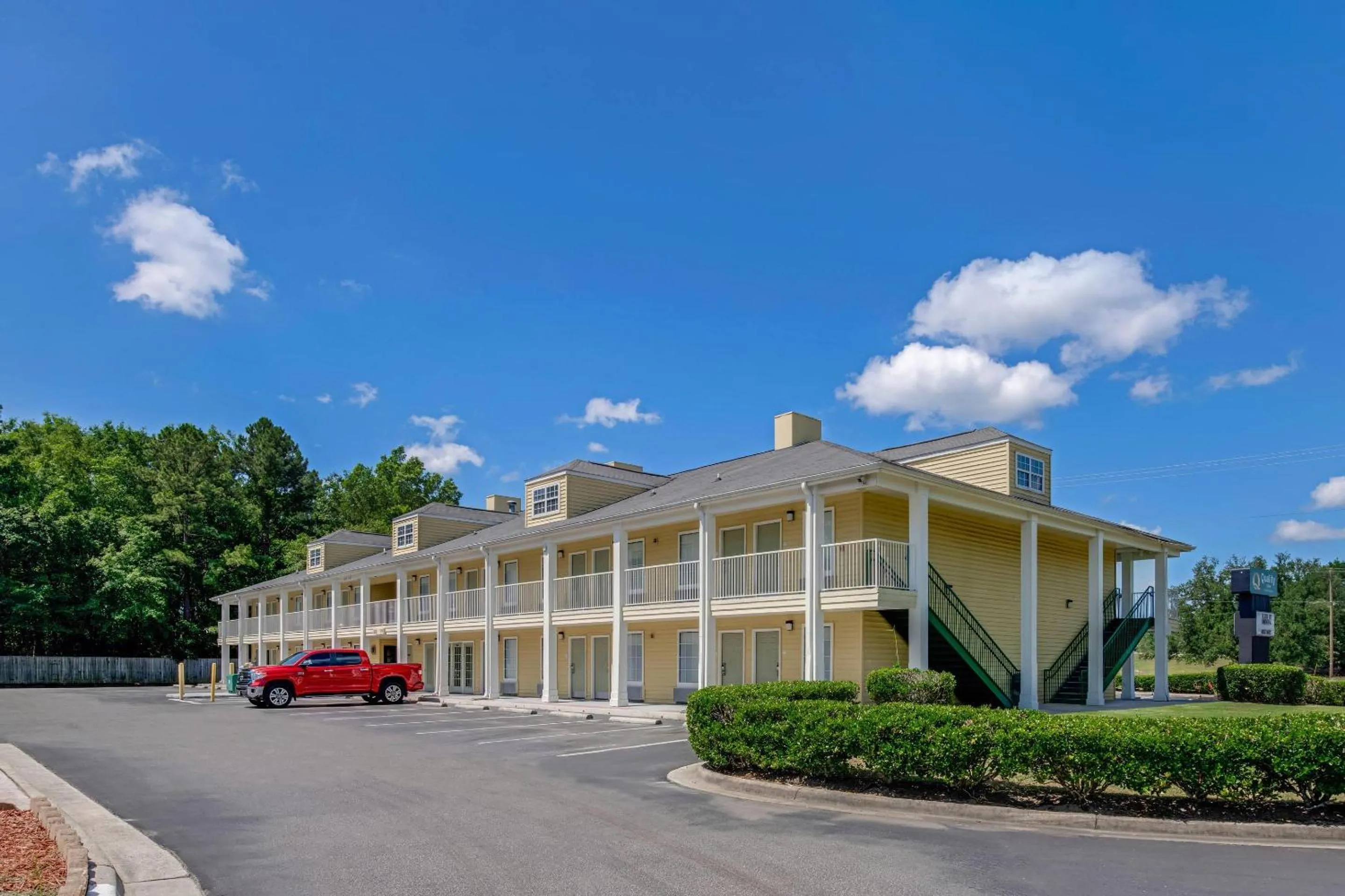 Property building in Quality Inn Laurinburg