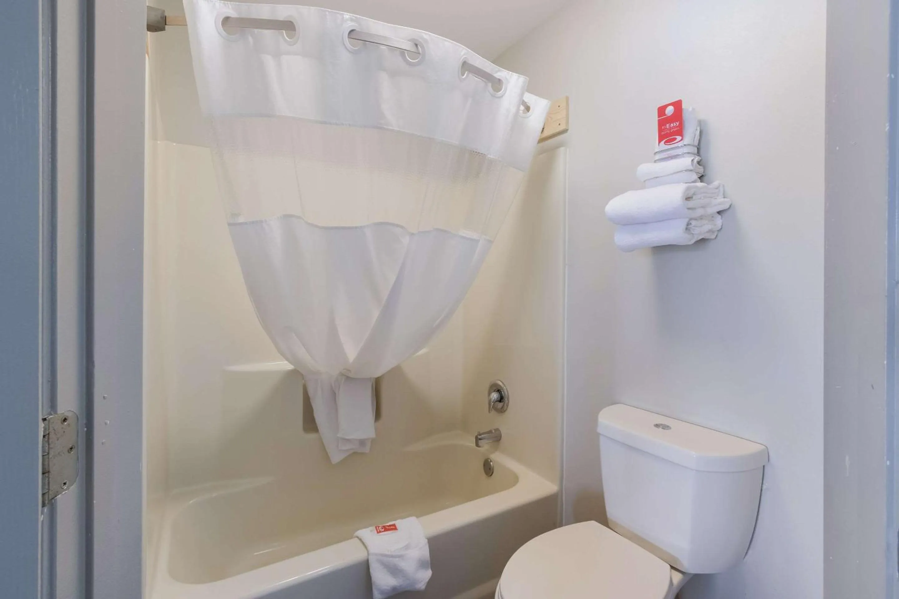 Bathroom in Econo Lodge Greenville near University