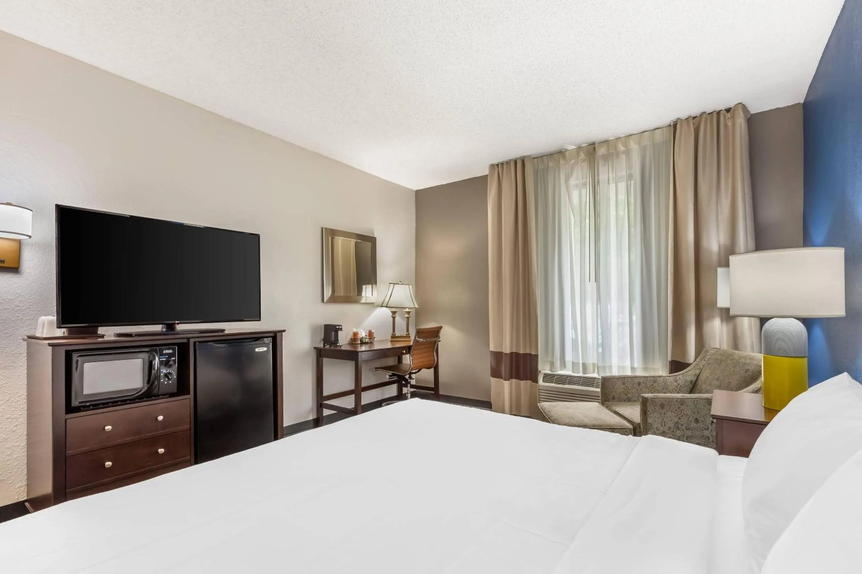 Bedroom, Bed in Comfort Inn Pinehurst - Southern Pines