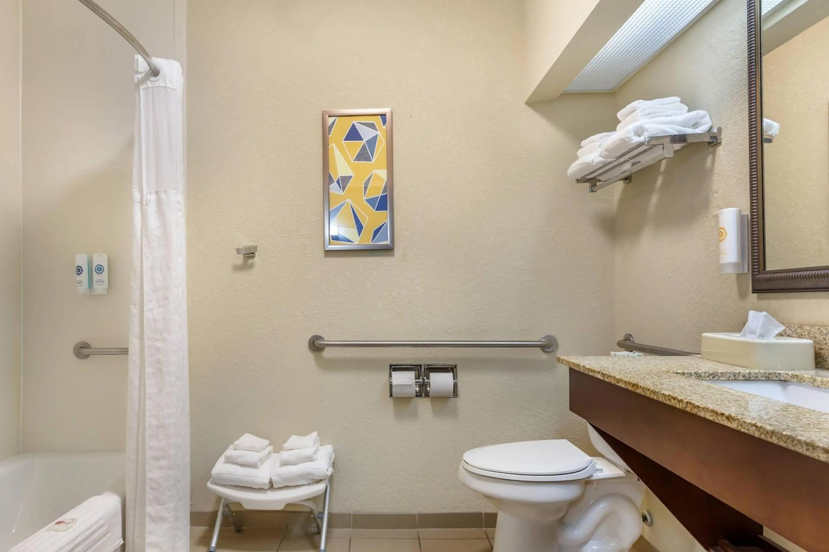 Bedroom in Comfort Inn Pinehurst - Southern Pines