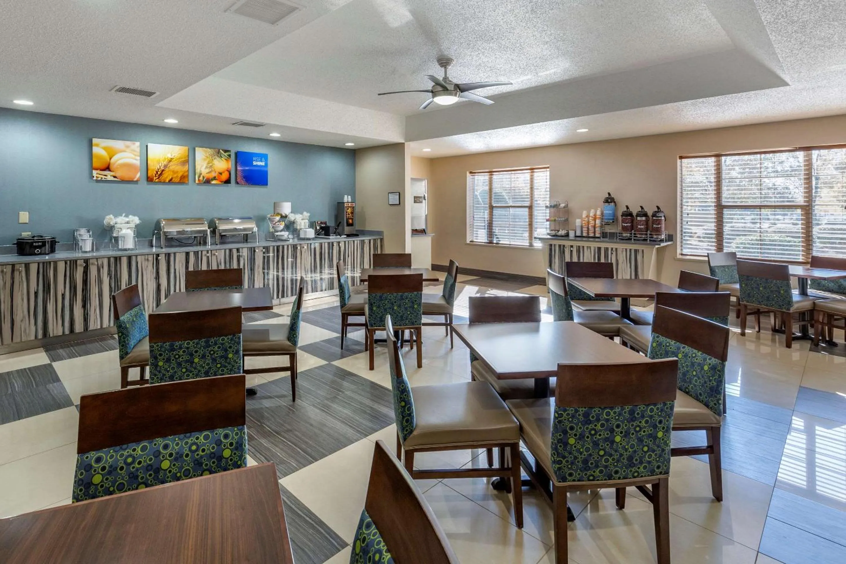 Restaurant/places to eat in Comfort Suites Pineville - Ballantyne Area