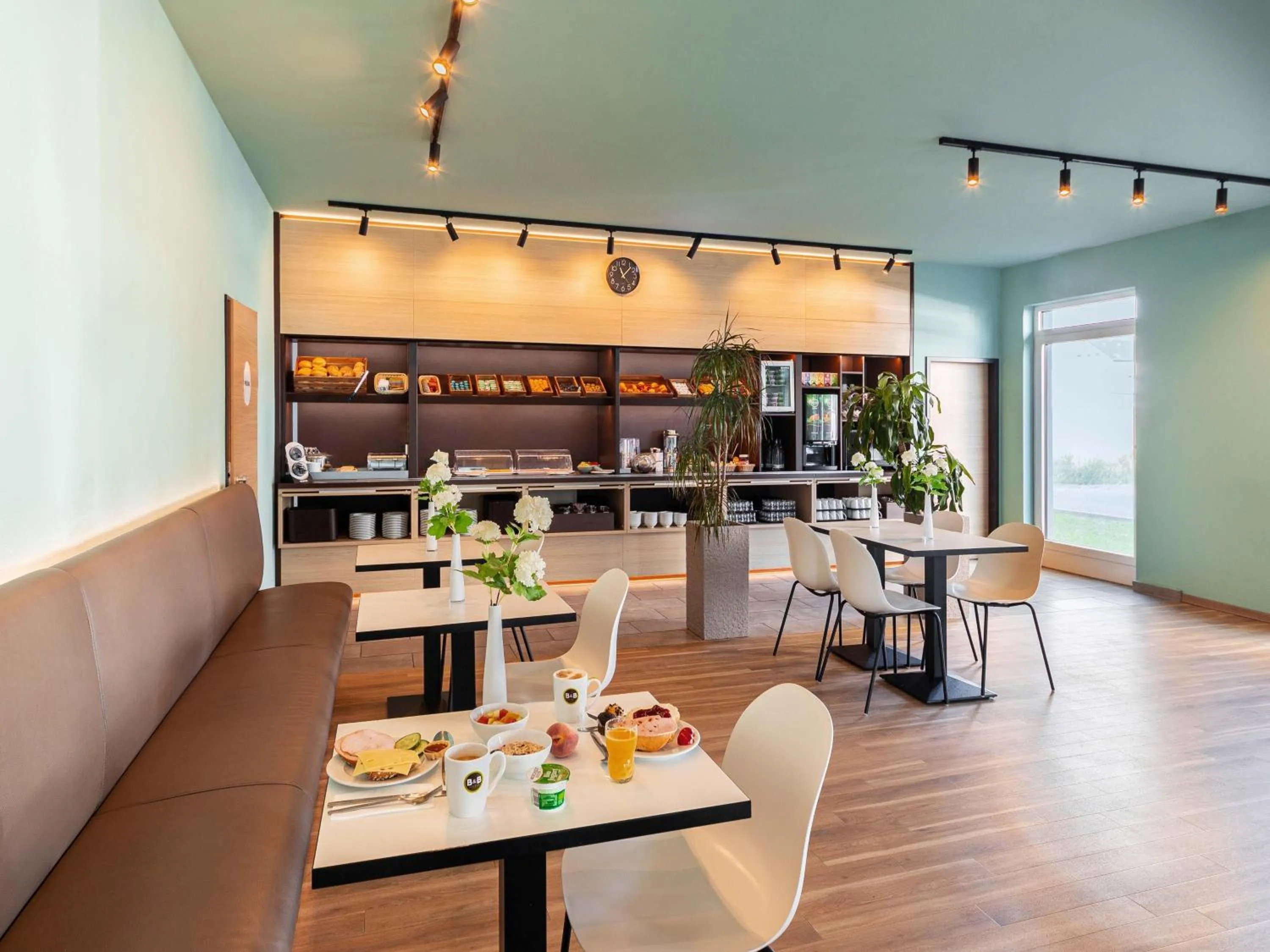 Restaurant/places to eat in B&B Hotel Neuss