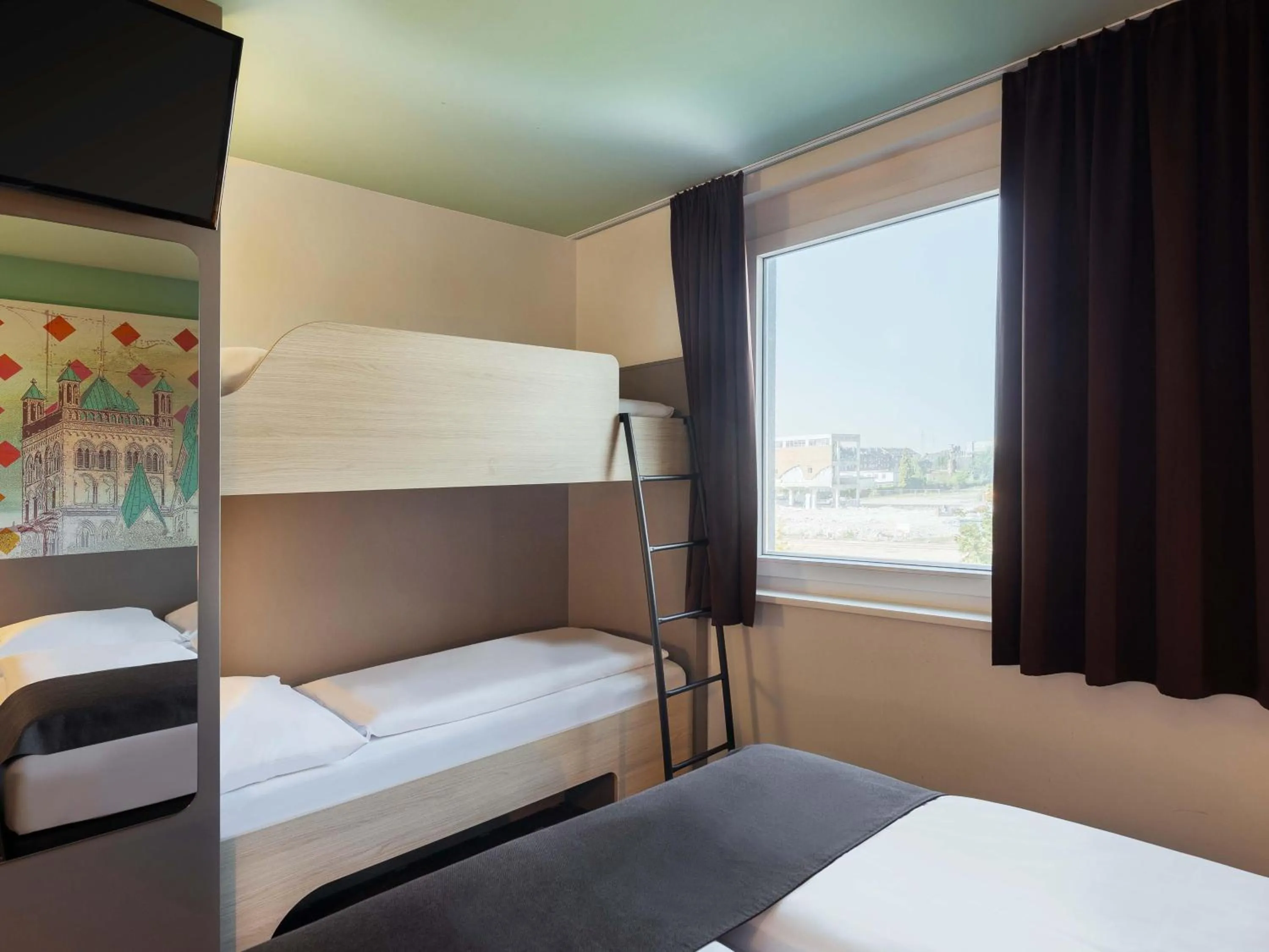 Photo of the whole room, Bed in B&B Hotel Neuss