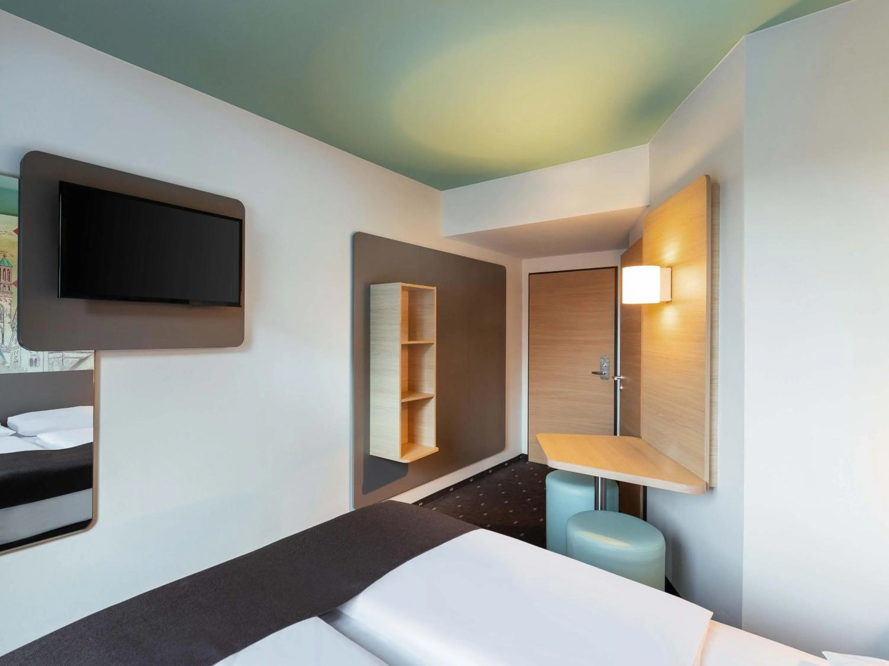 Photo of the whole room, Bed in B&B Hotel Neuss