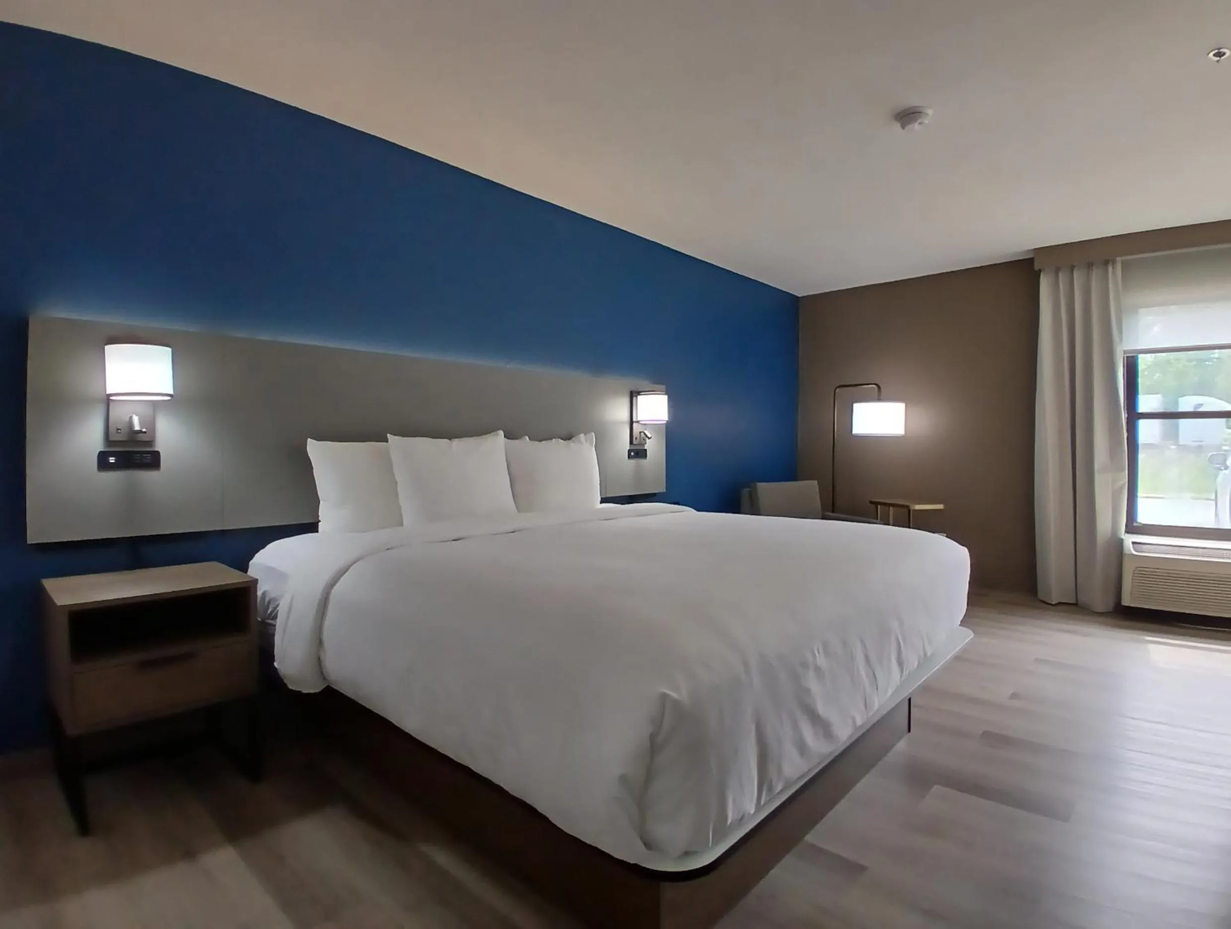 Bed in Comfort Inn near Downtown & Blue Ridge PKWY