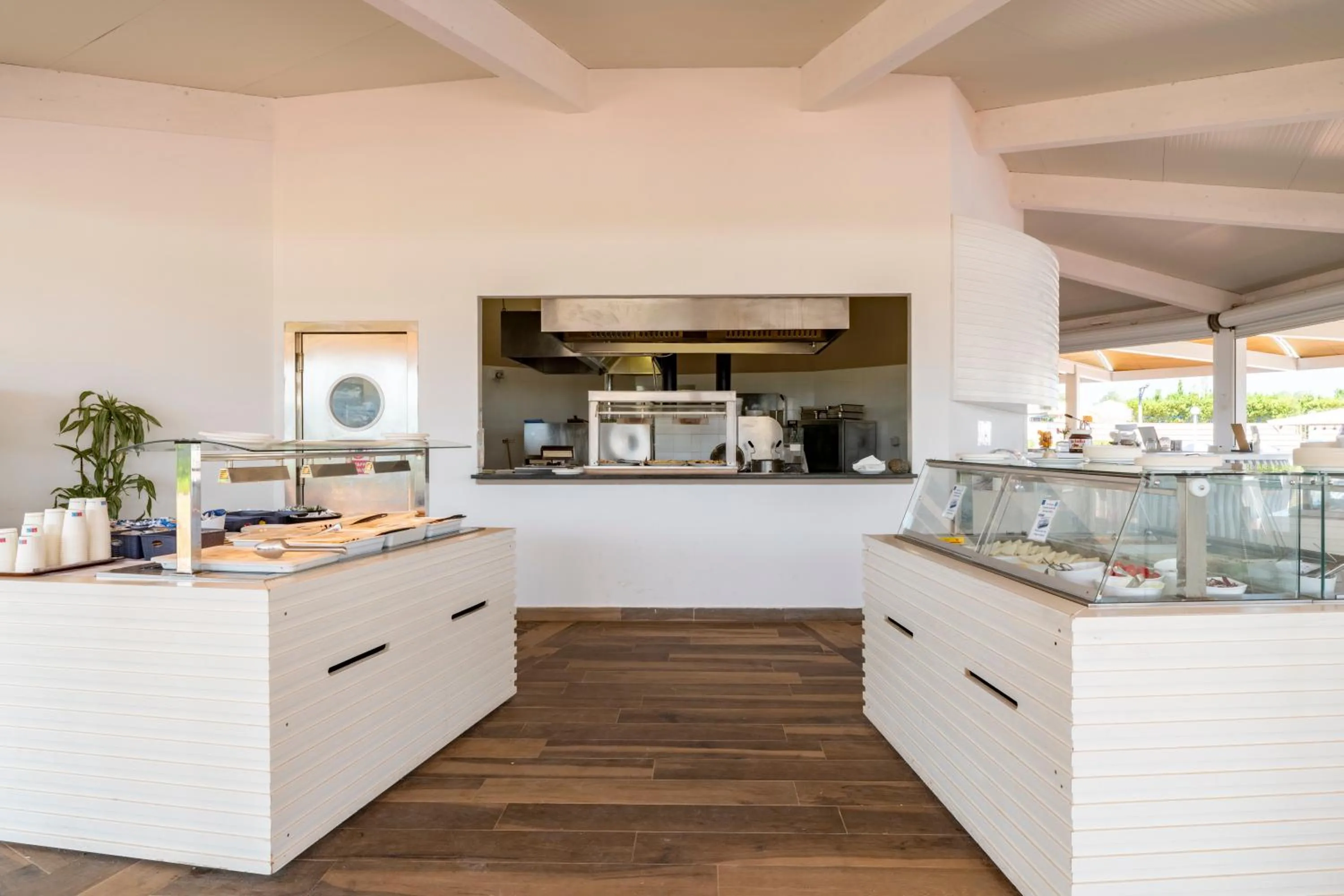 Food and drinks in Baia di Conte Resort