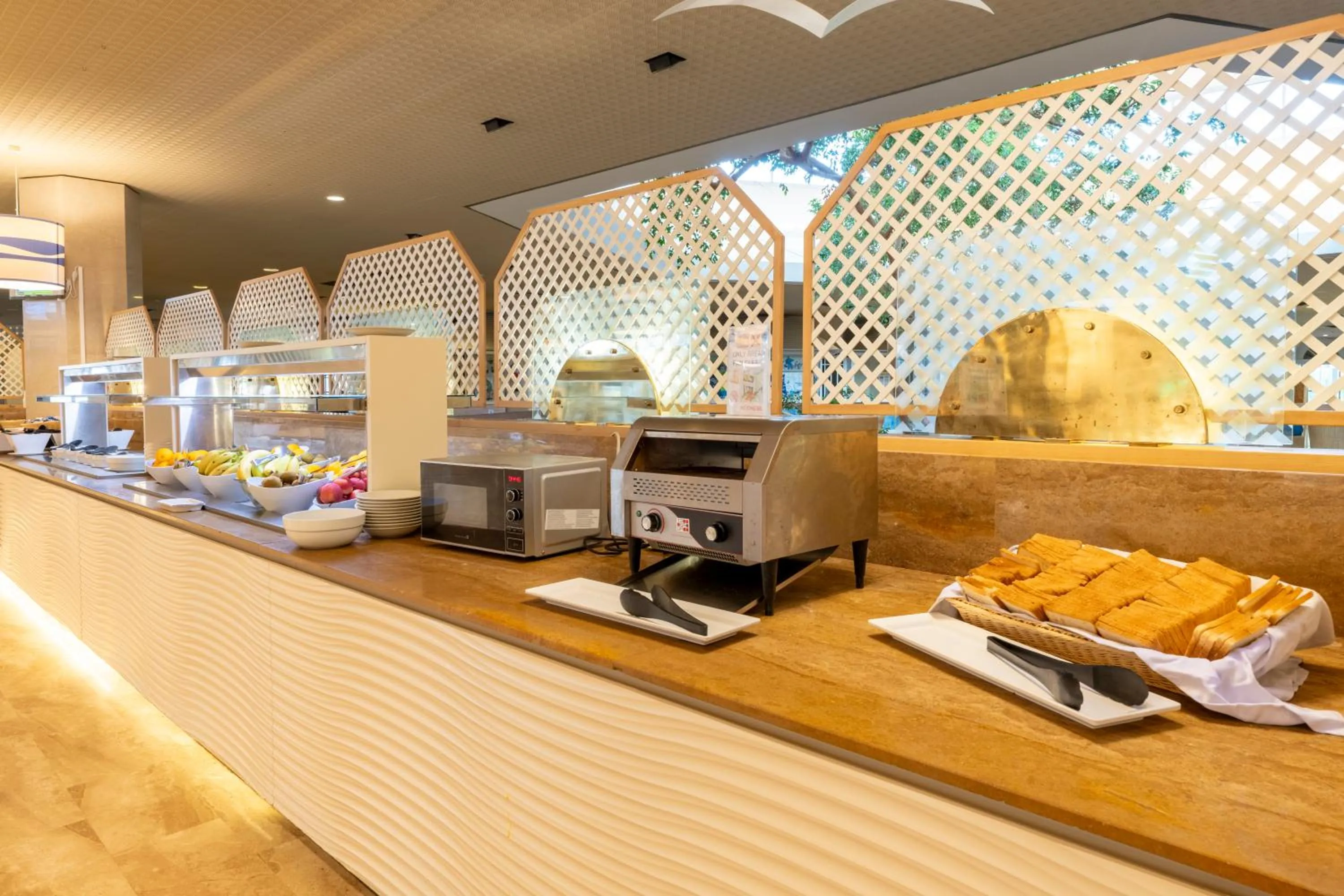 Restaurant/places to eat in Baia di Conte Resort