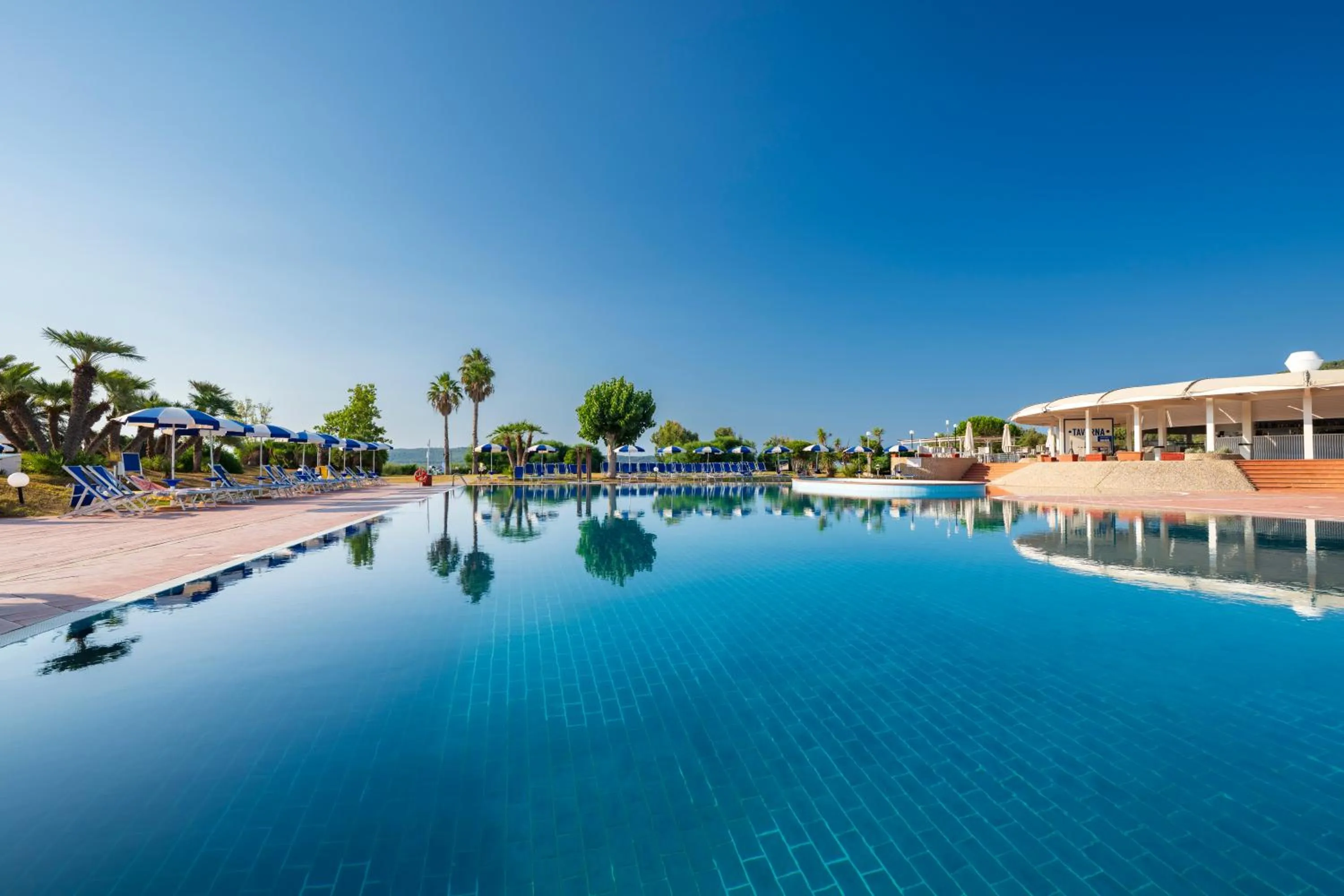 Day in Baia di Conte Resort