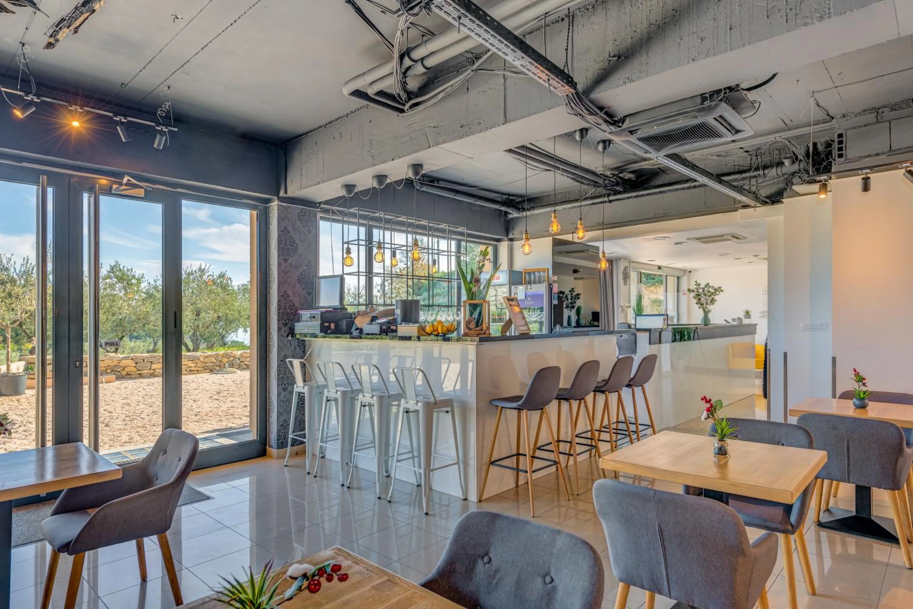 Restaurant/places to eat in Hotel Pax