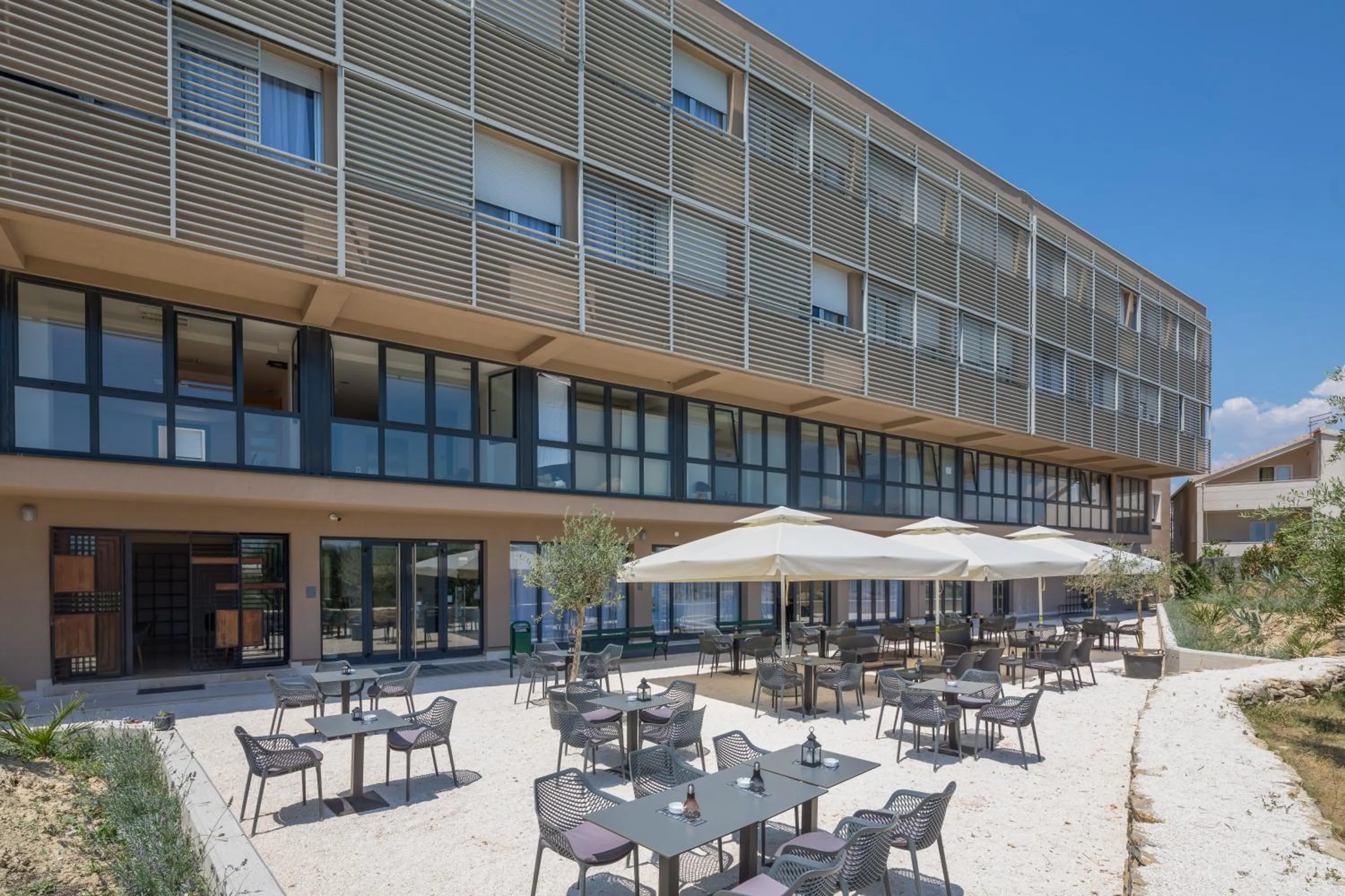 Restaurant/places to eat in Hotel Pax