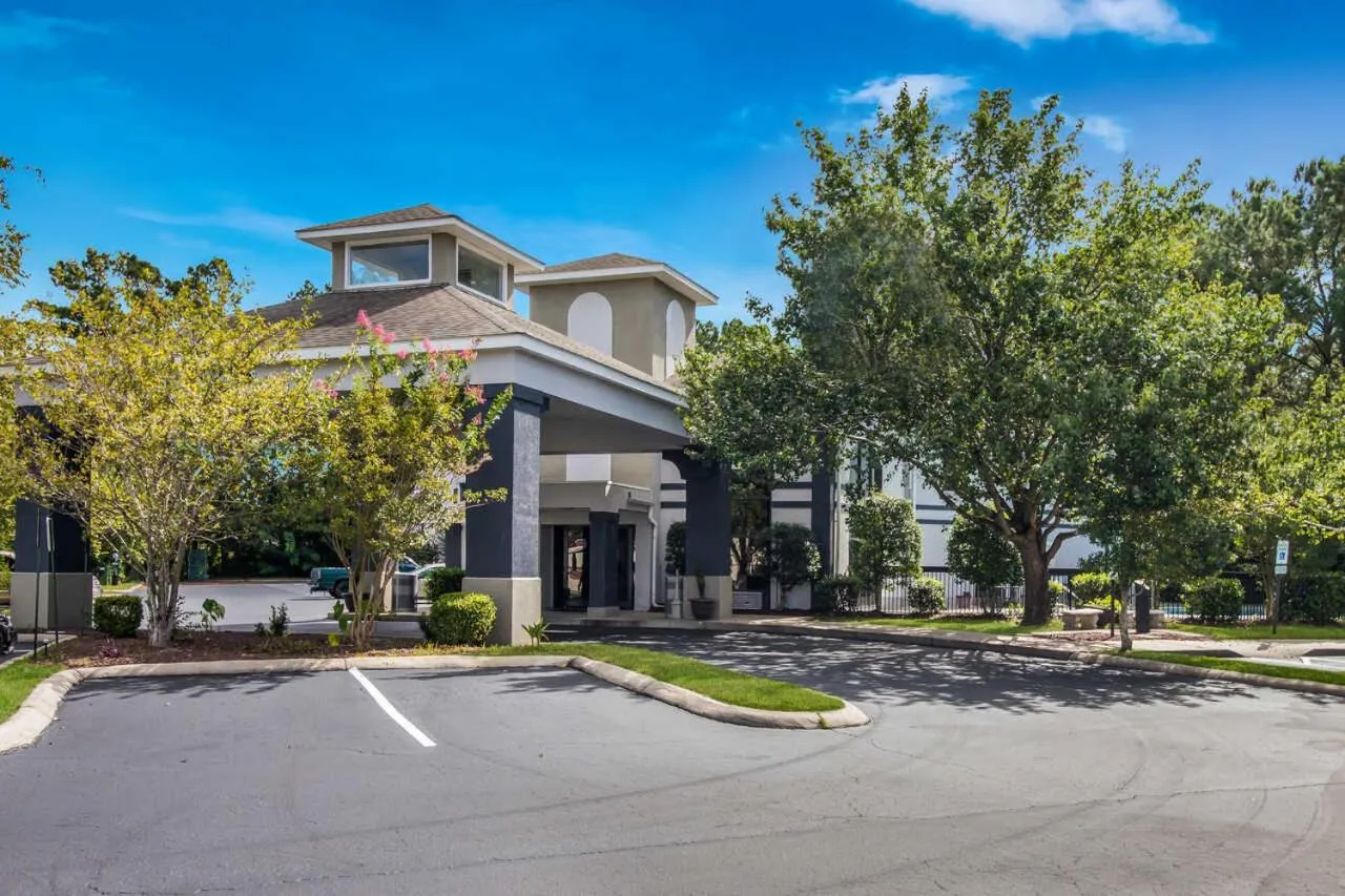 Property building in Quality Inn near MCAS Cherry Point