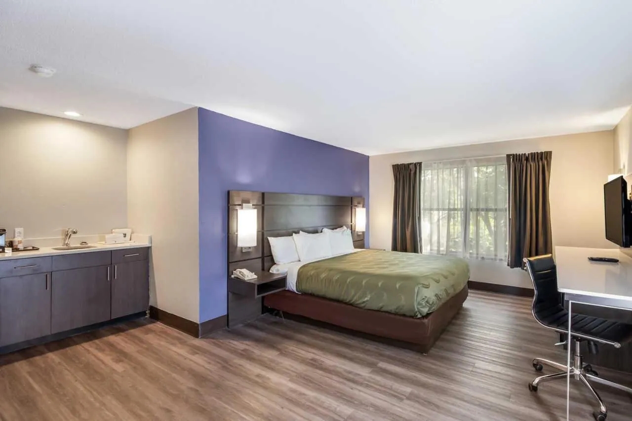 Bed in Quality Inn near MCAS Cherry Point