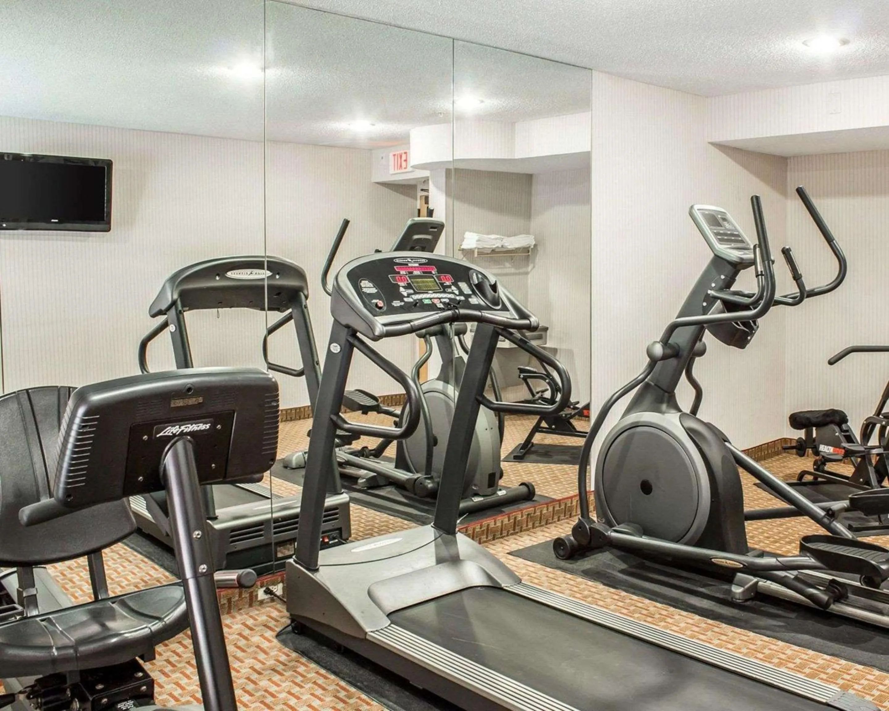 Fitness centre/facilities in Quality Inn & Suites Raleigh North