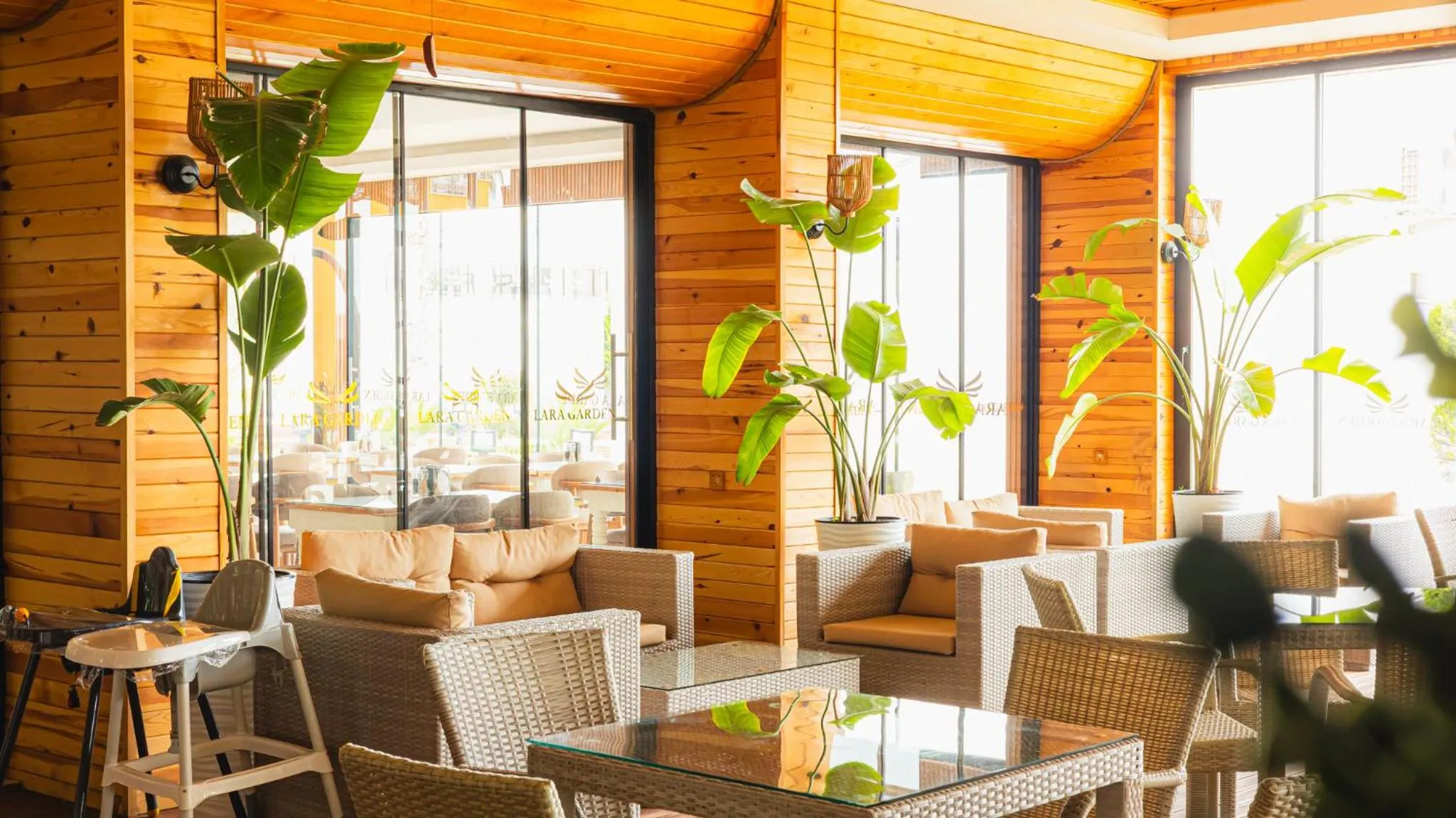 Restaurant/places to eat in Lara Garden Hotel